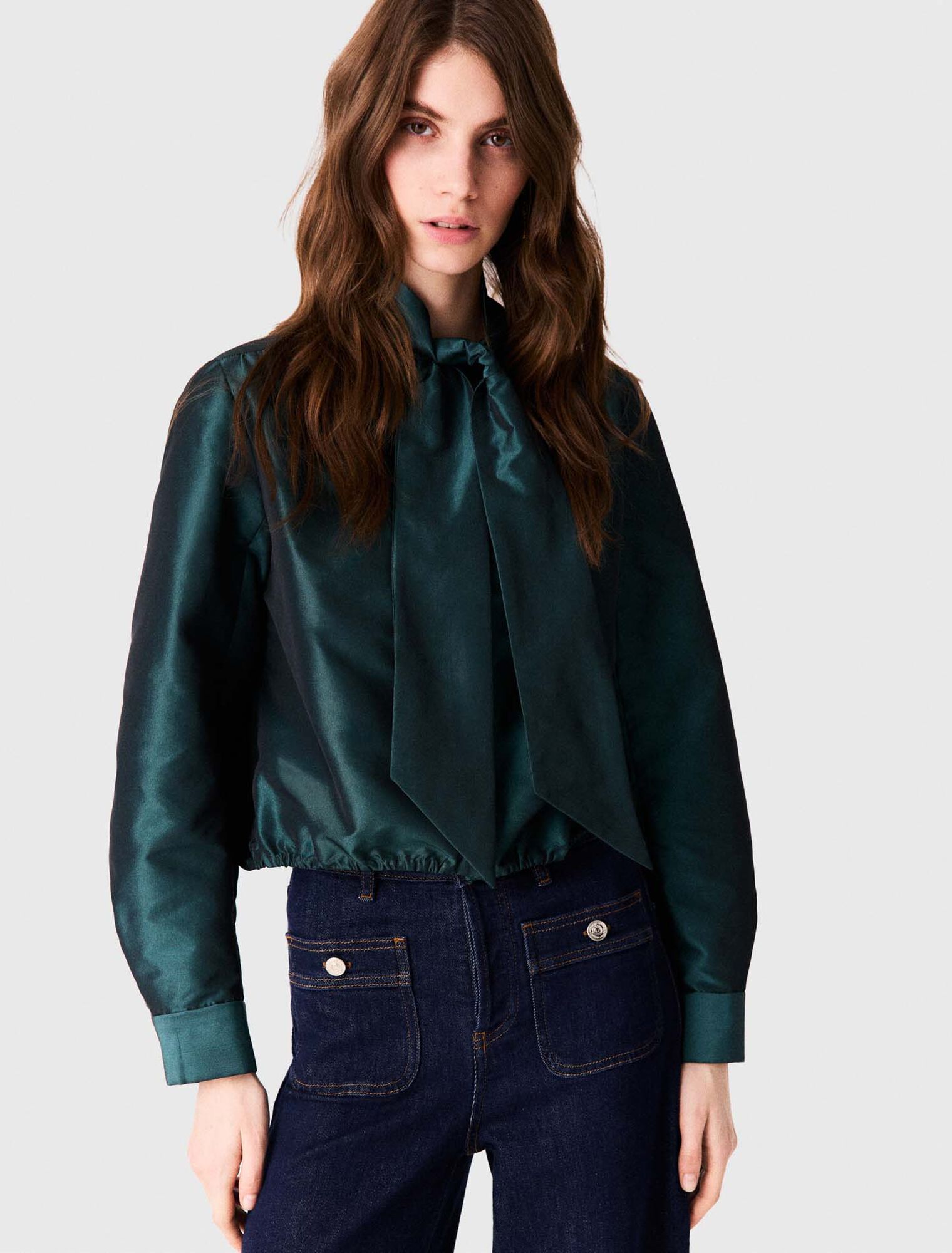Chemise en satin avec lavalli&egrave;re