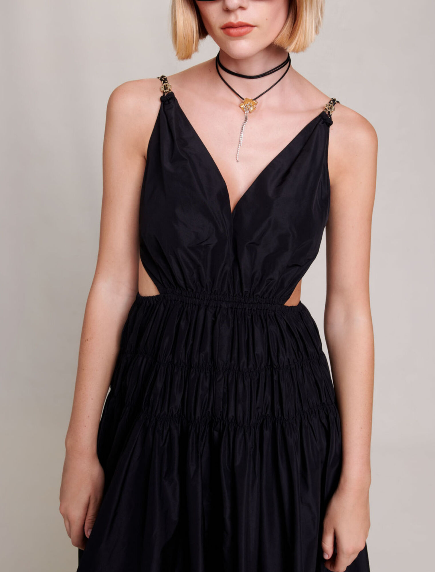 Robe en taffetas ouverte à la taille