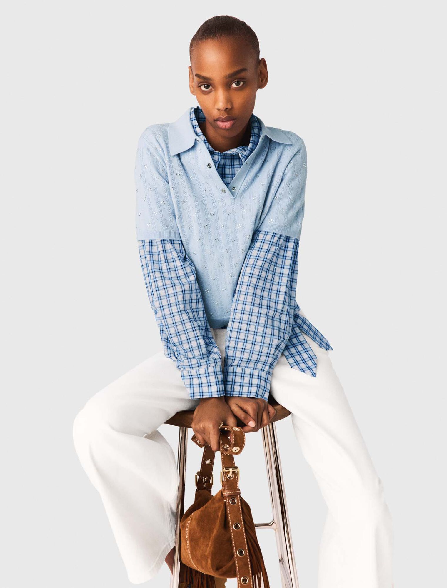 Pull court strass&eacute; sur le devant