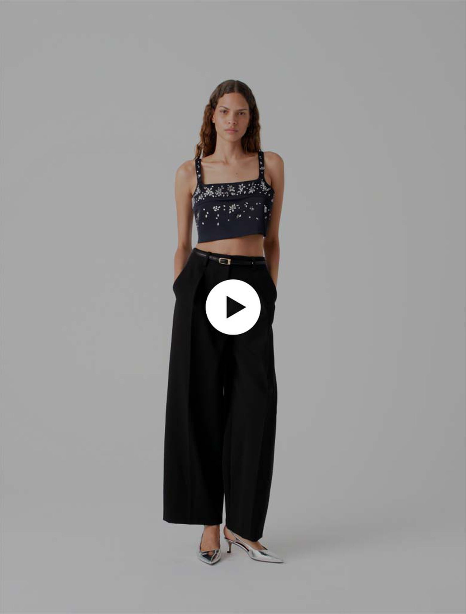 Top en satin avec broderies