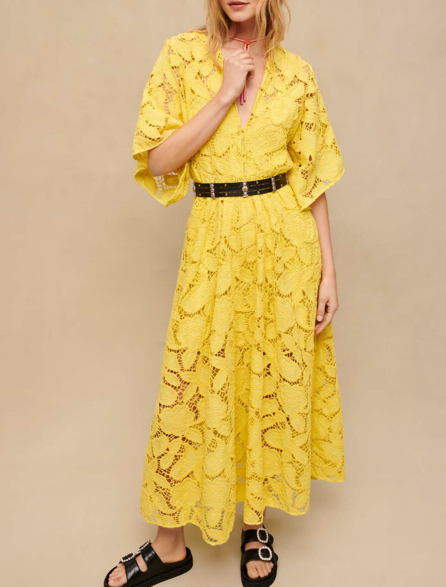 Robe longue en dentelle