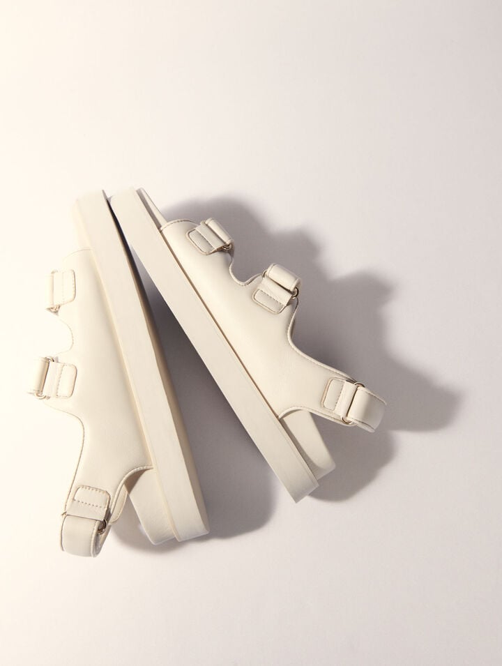 Sandales plates en cuir