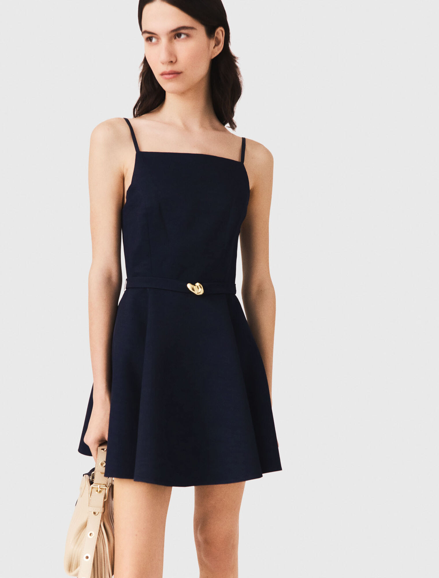 Robe &eacute;vas&eacute;e &agrave; bretelles