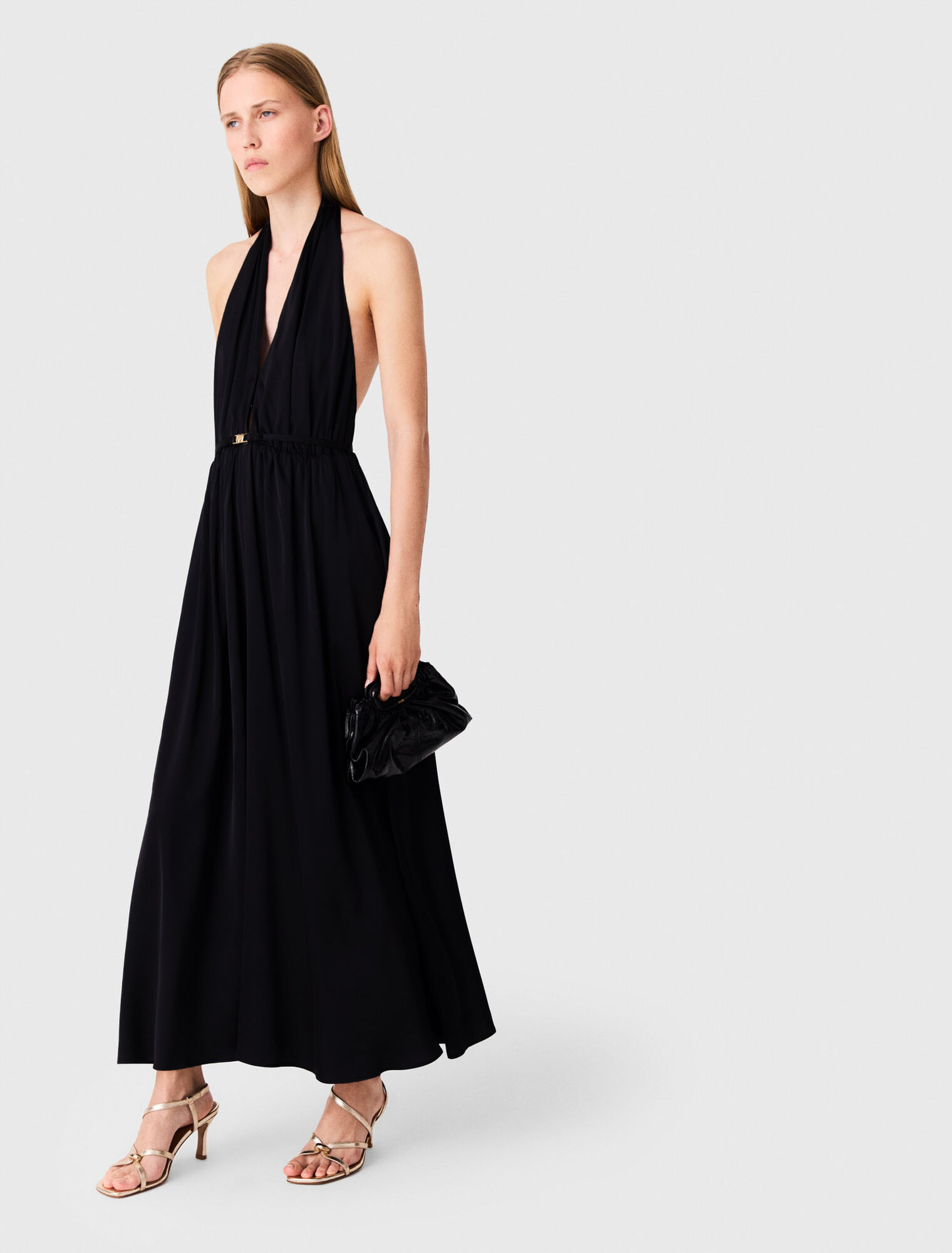 Robe longue pliss&eacute;e dos nu
