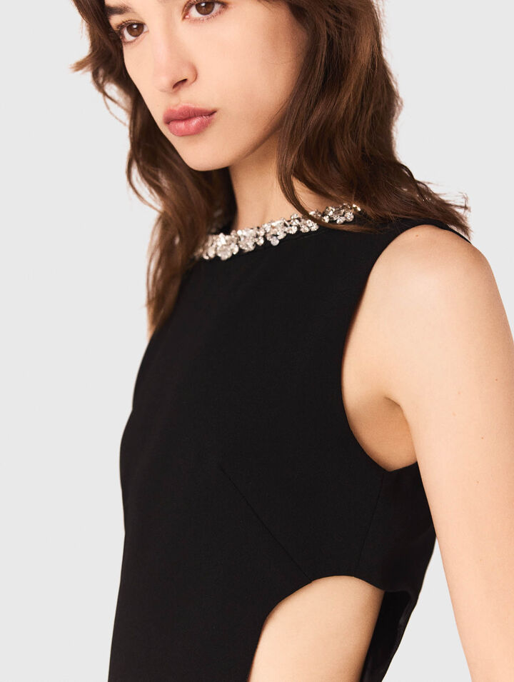 Robe longue avec col bijou