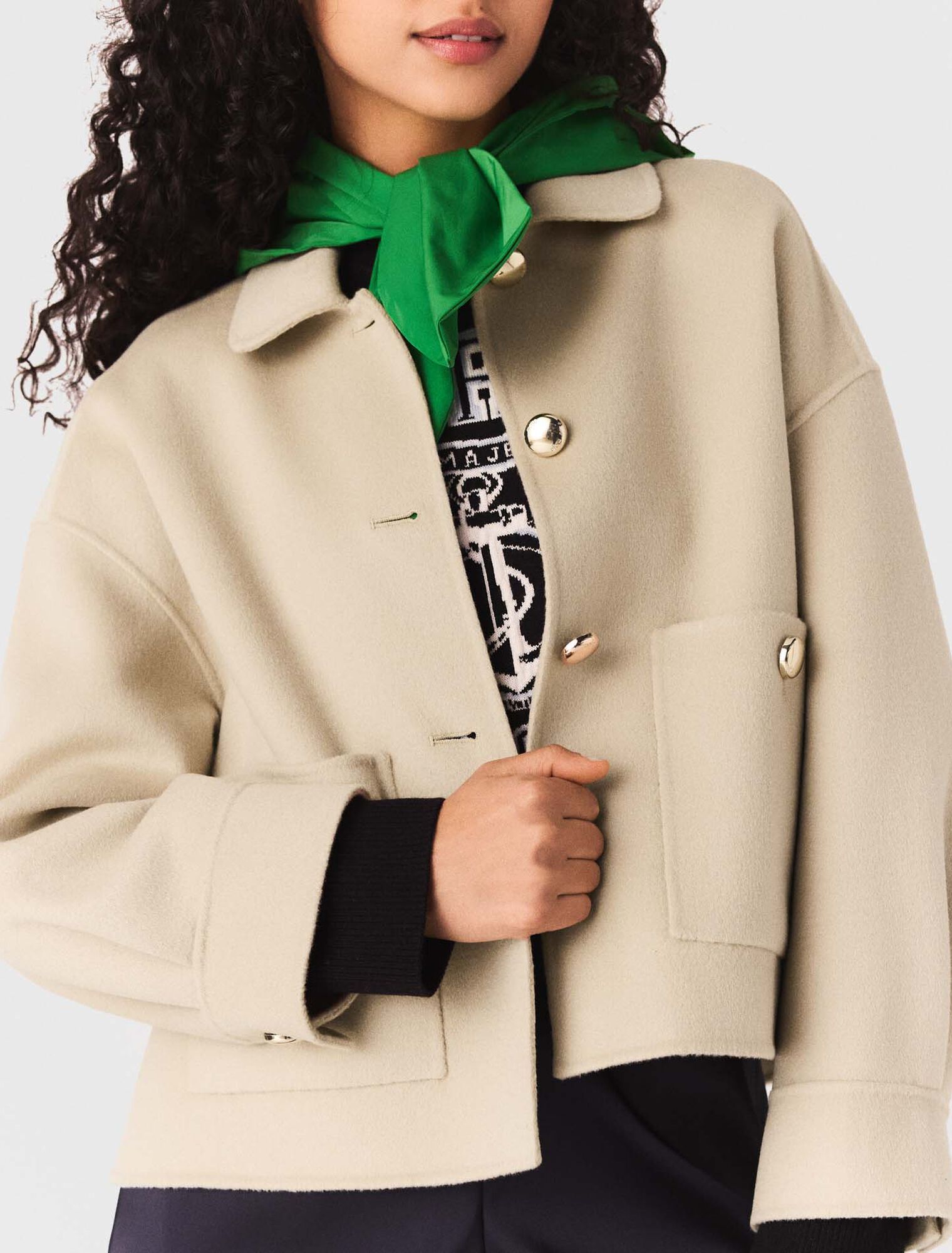 Veste courte en laine et dos pliss&eacute;