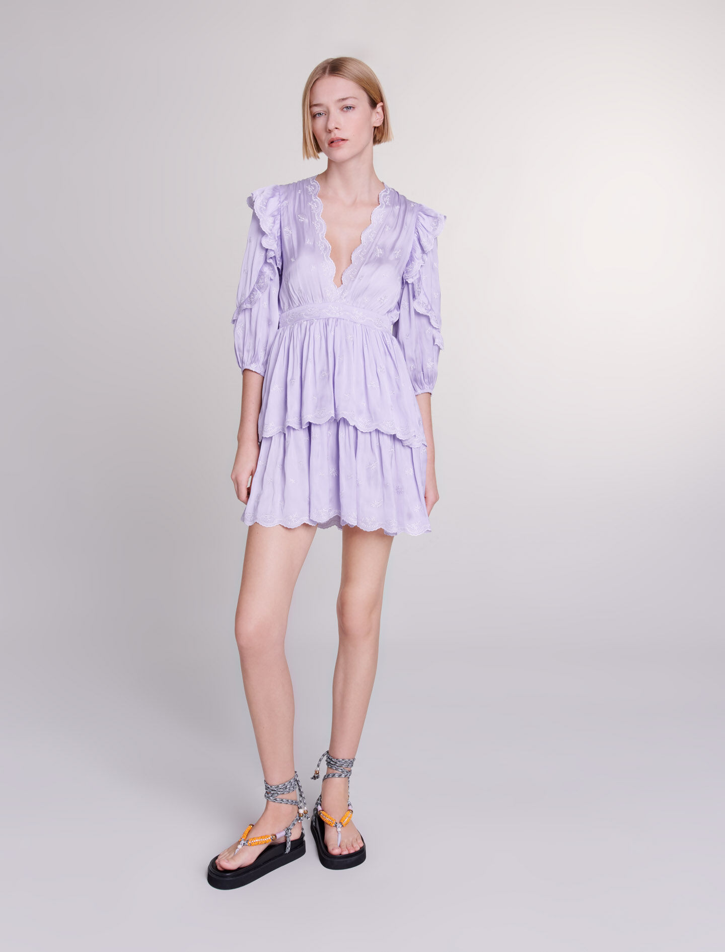Robe courte satinee brodee