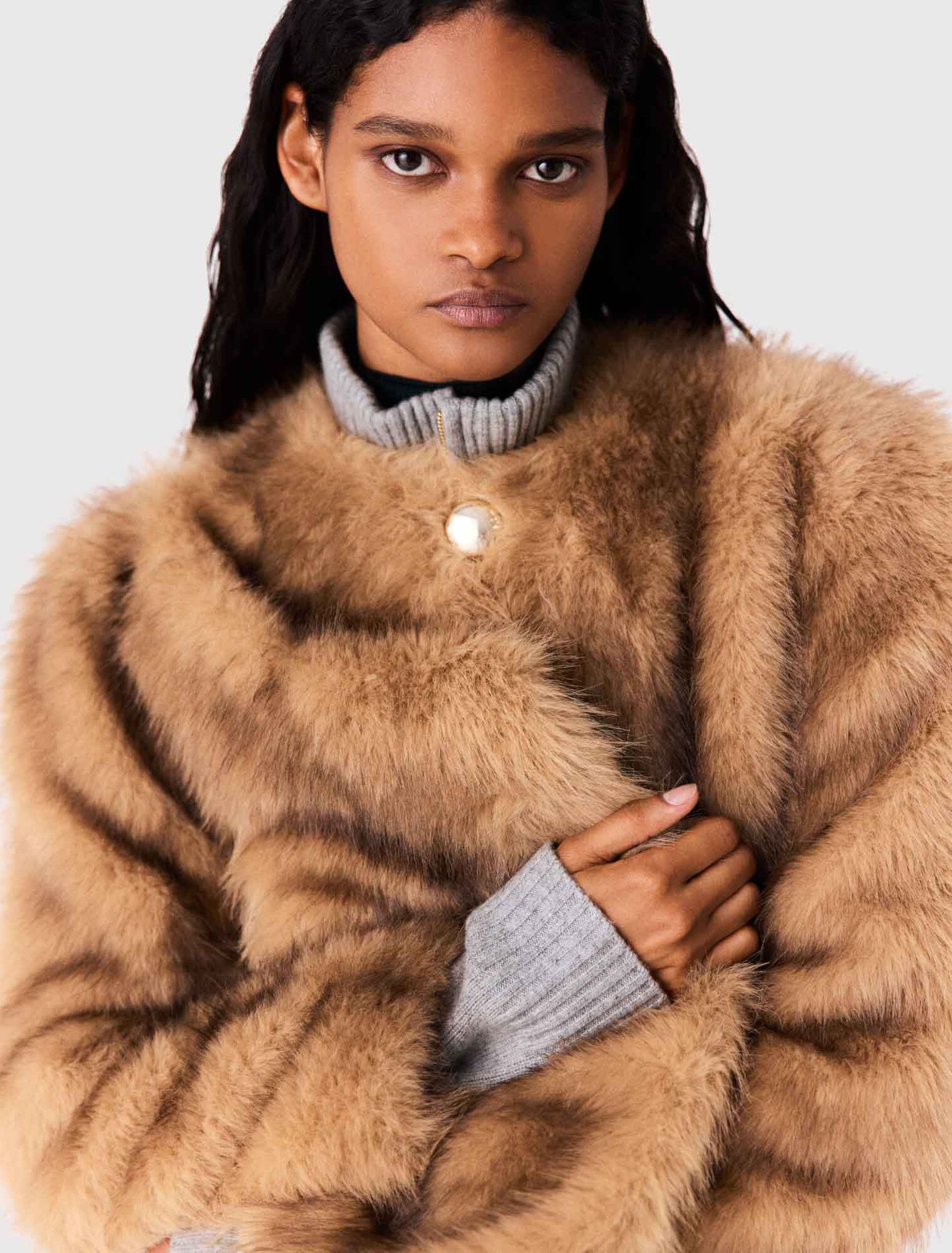 Manteau mi-long en fausse fourrure