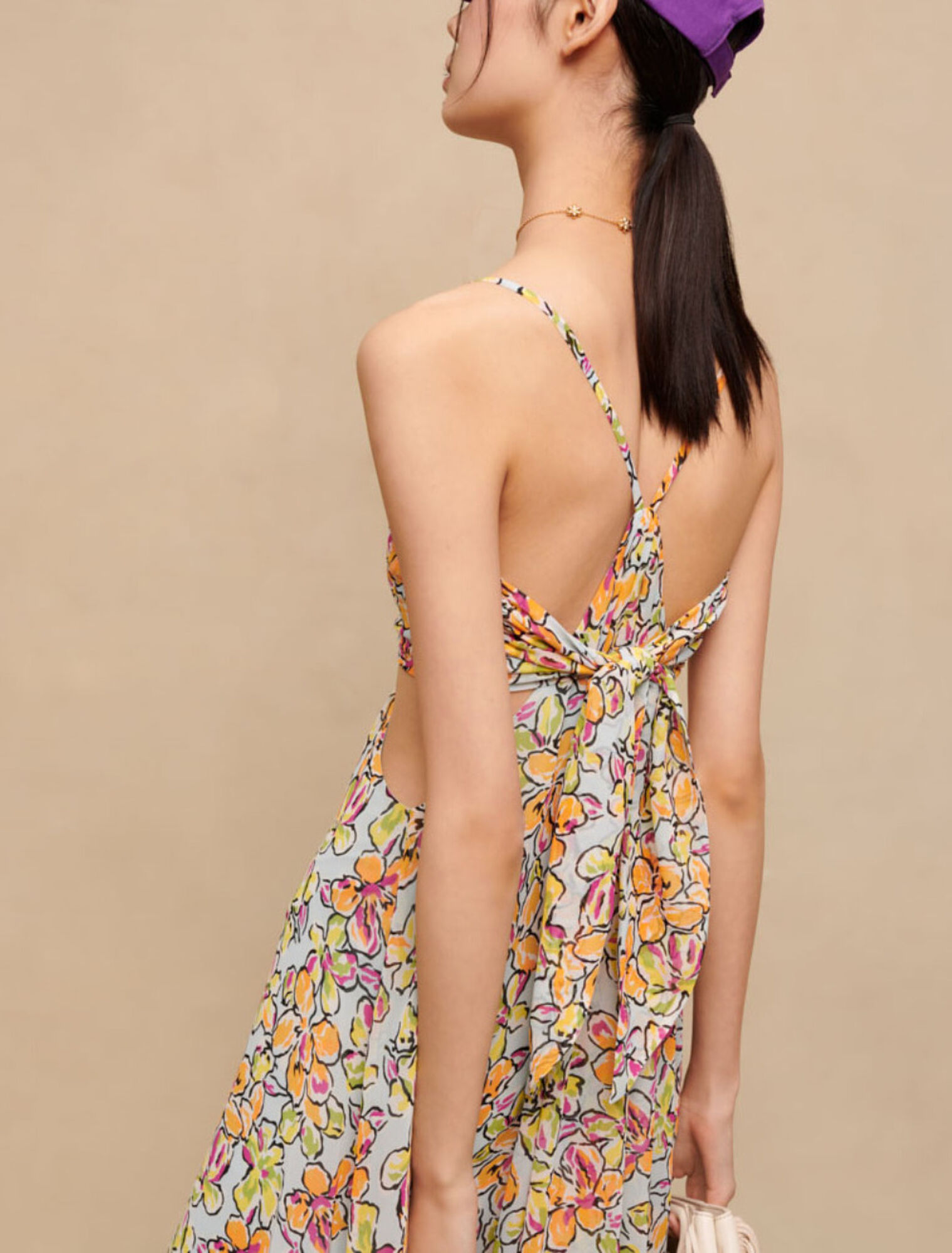 Robe longue fleurie à découpes