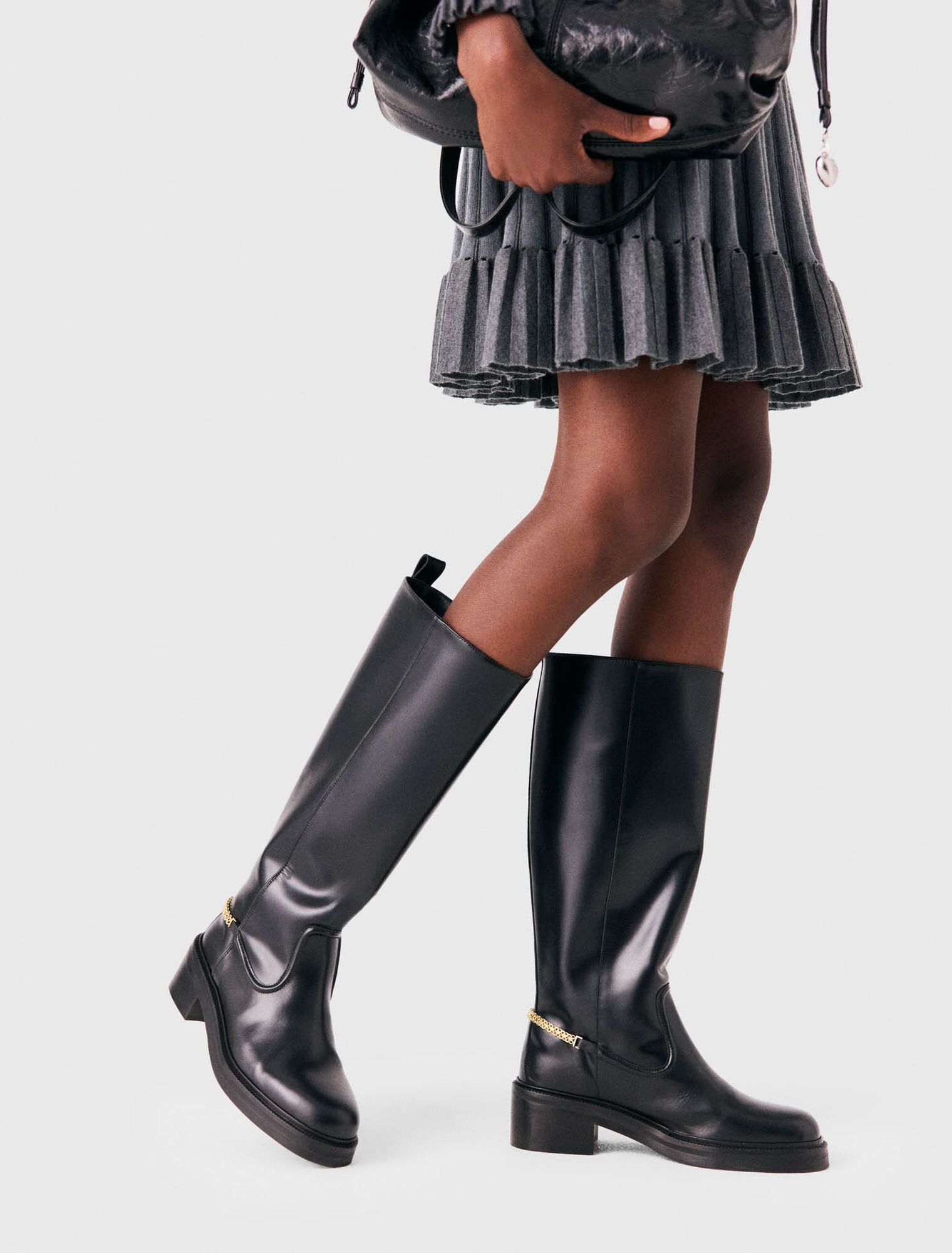 Bottes plates en cuir d&eacute;tail chaine