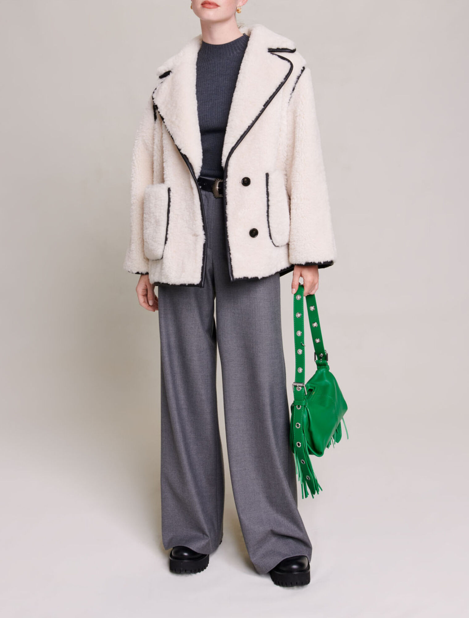 Manteau court en fausse fourrure