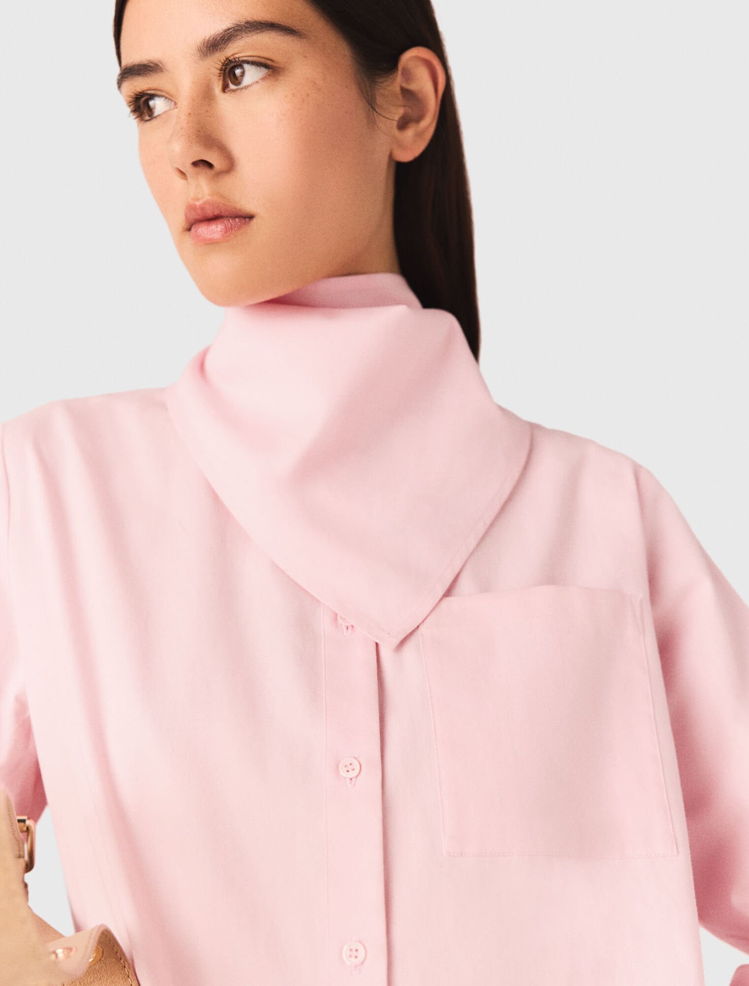 Chemise avec foulard amovible