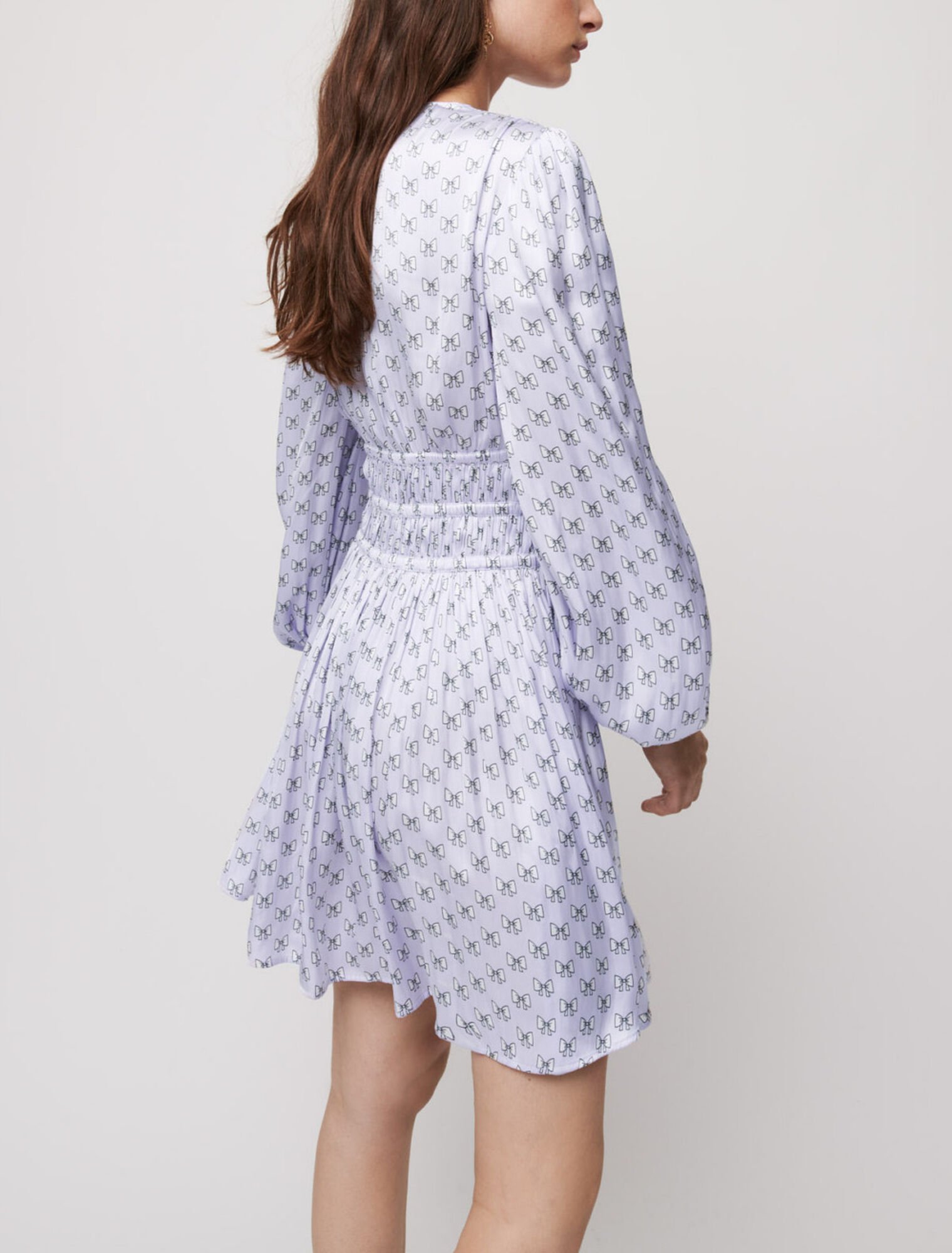 Robe en satin avec volants et smocks