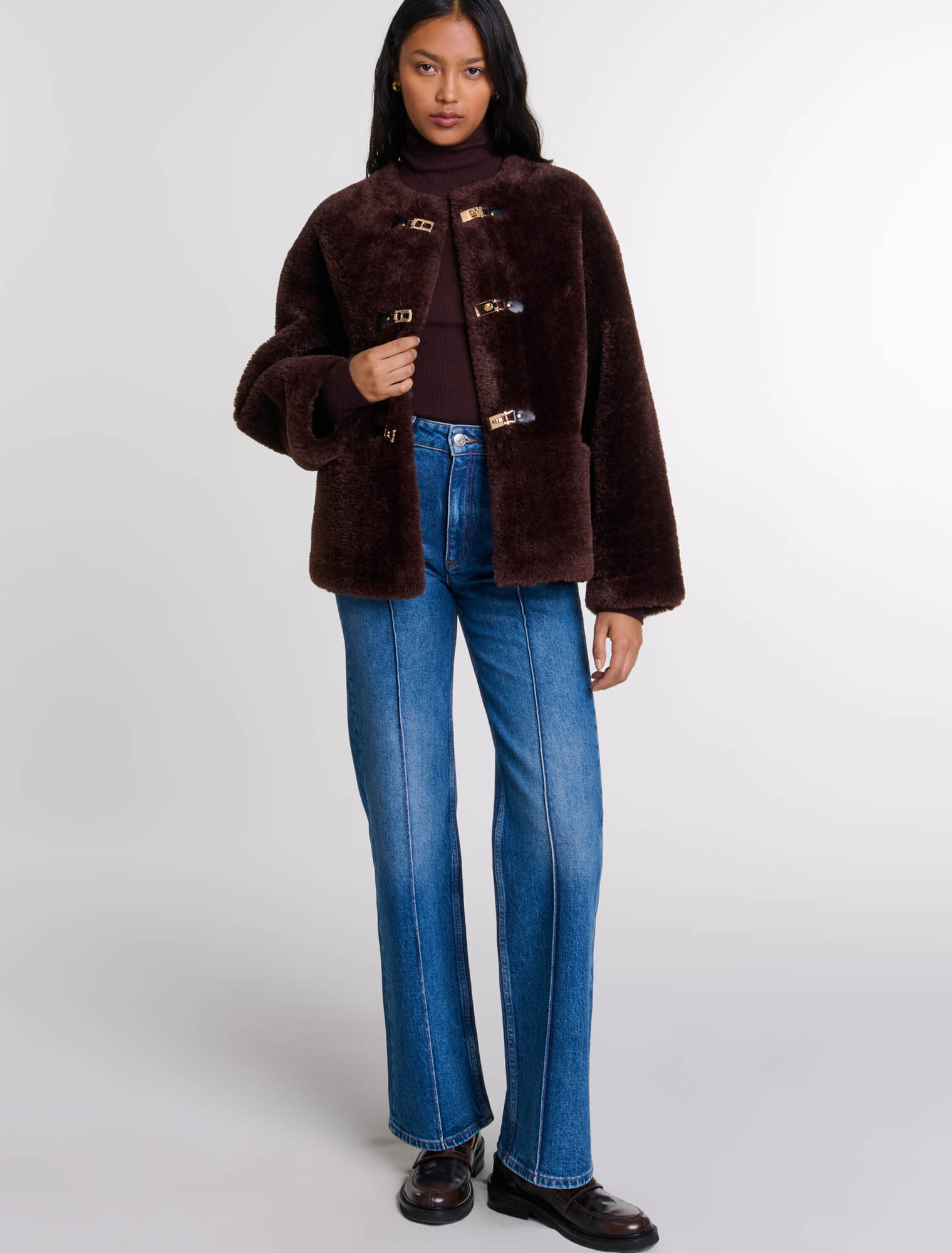 Manteau court en fausse fourrure