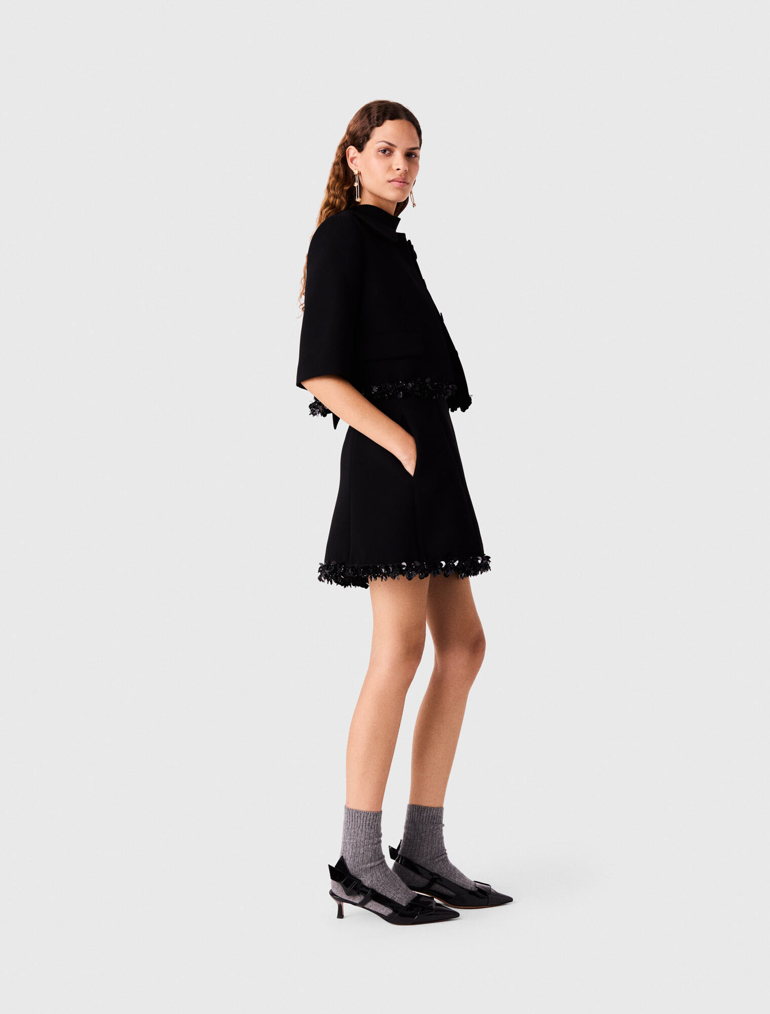 Veste courte en cr&ecirc;pe avec perles