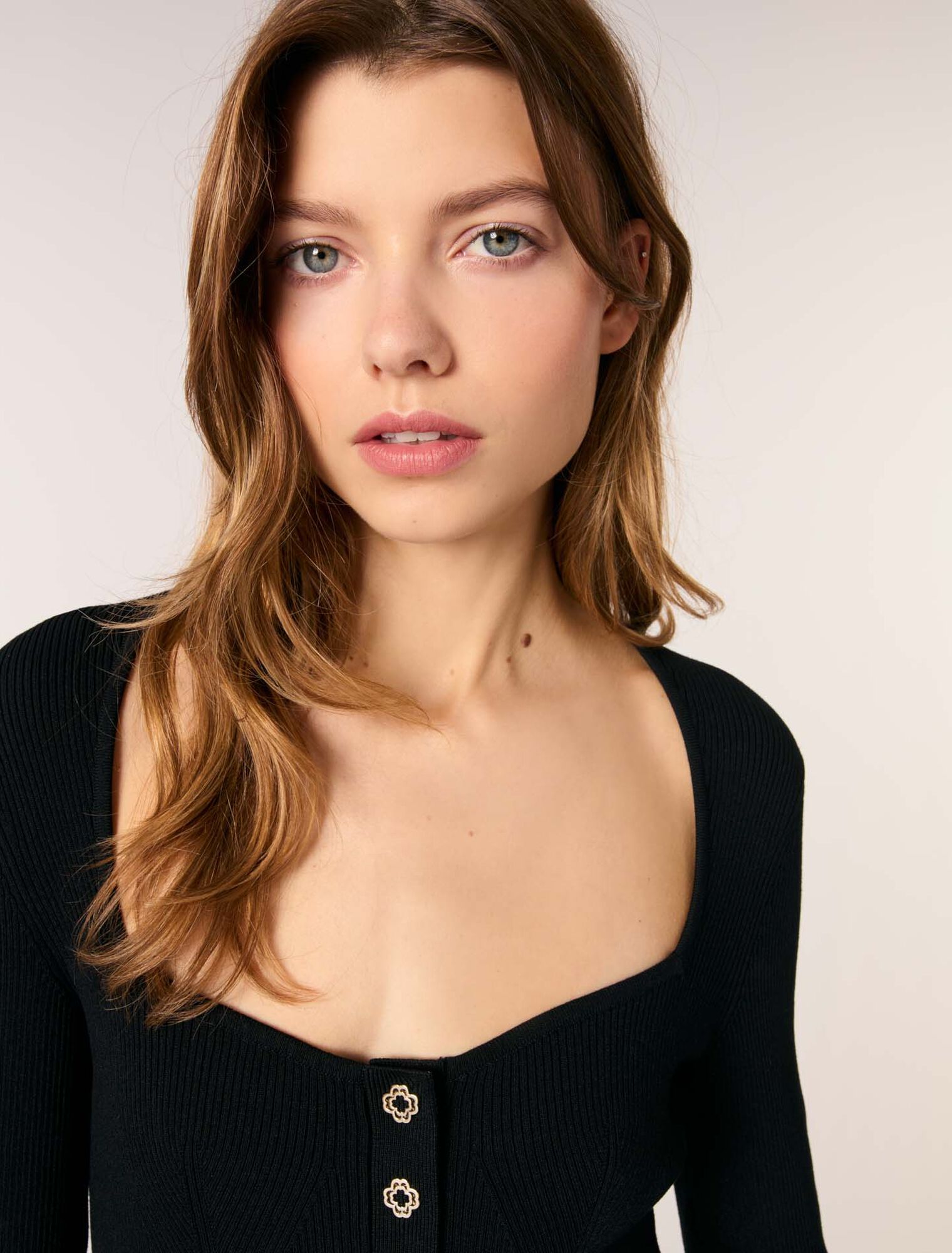 Pull décolleté en maille côtelée