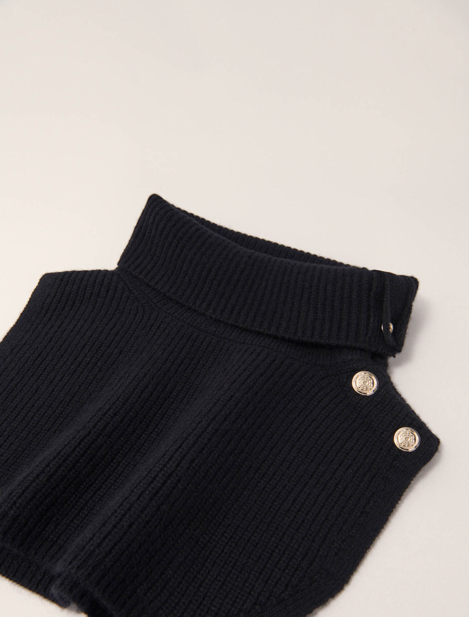 Col &agrave; boutons en mix de laine