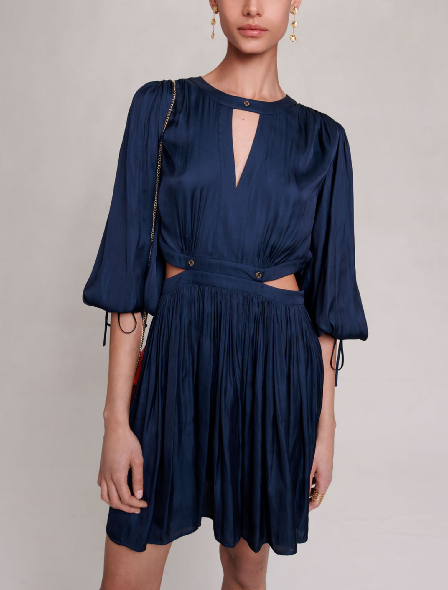 Robe courte satinée