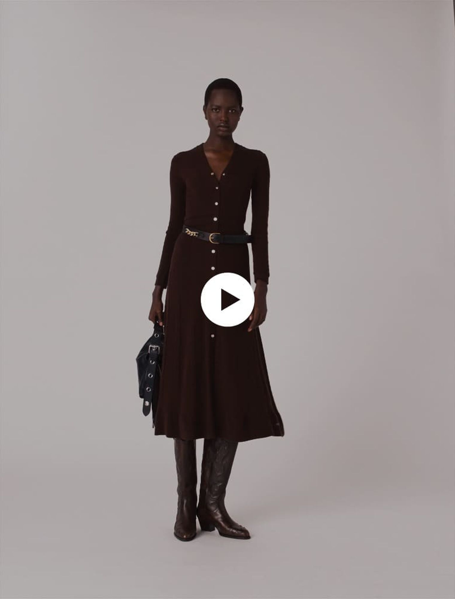 Robe longue en maille avec boutons