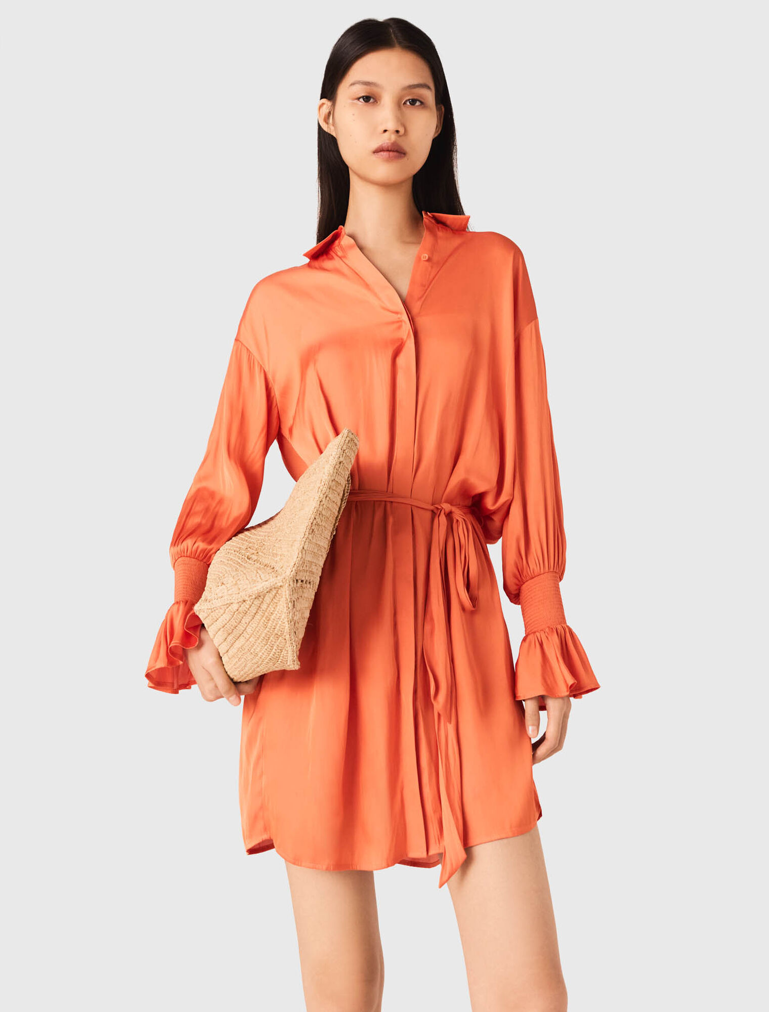 Robe courte satinée