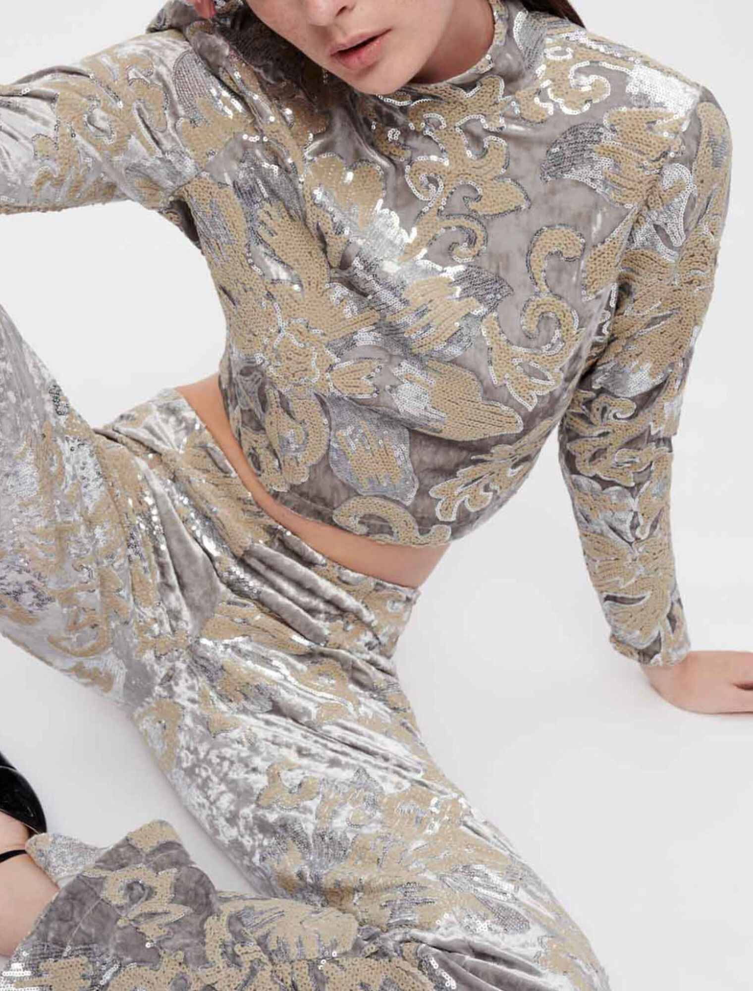 Crop top en velours rebrodé de sequins