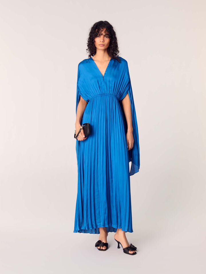 Robe longue à cape satinée plissée