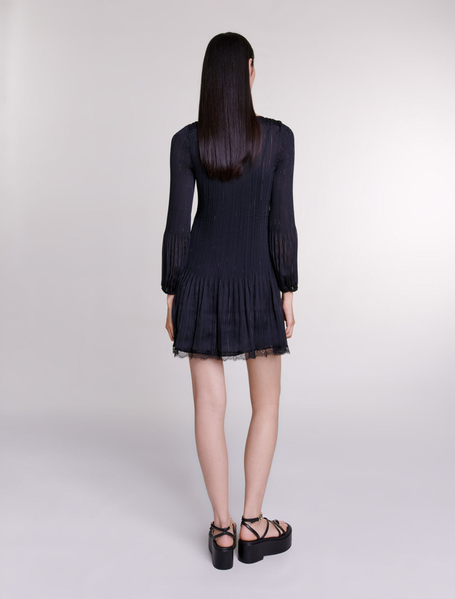 Robe courte plissée