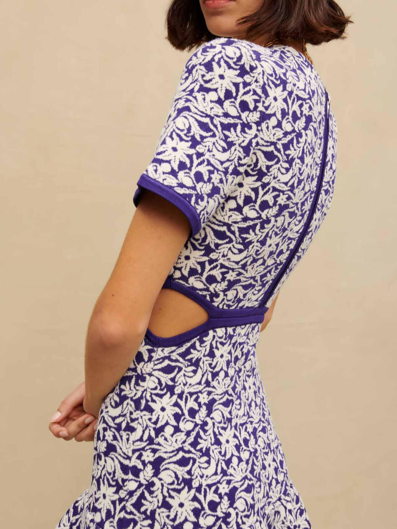 Robe courte fleurie ajouree