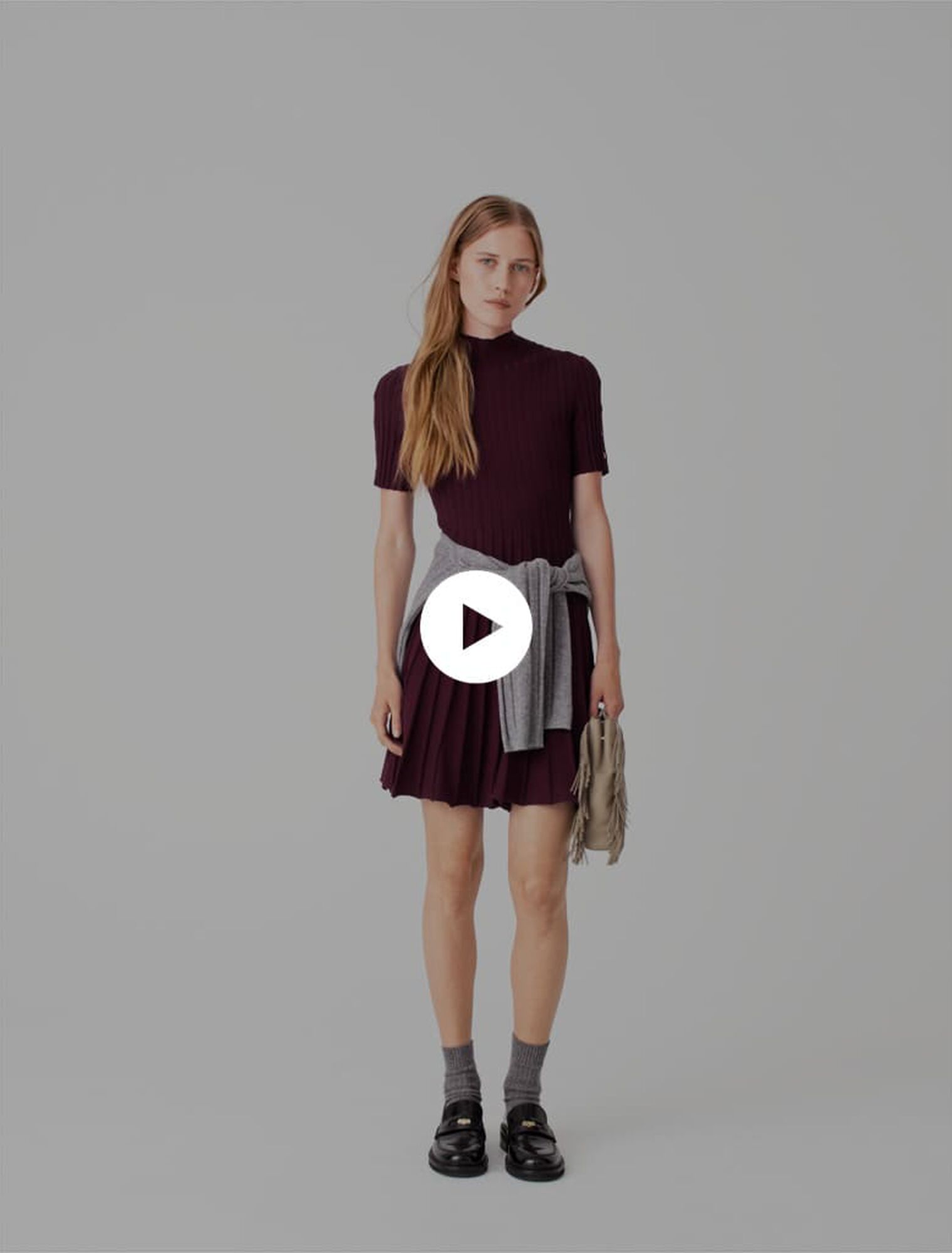 Robe courte patineuse &agrave; col montant