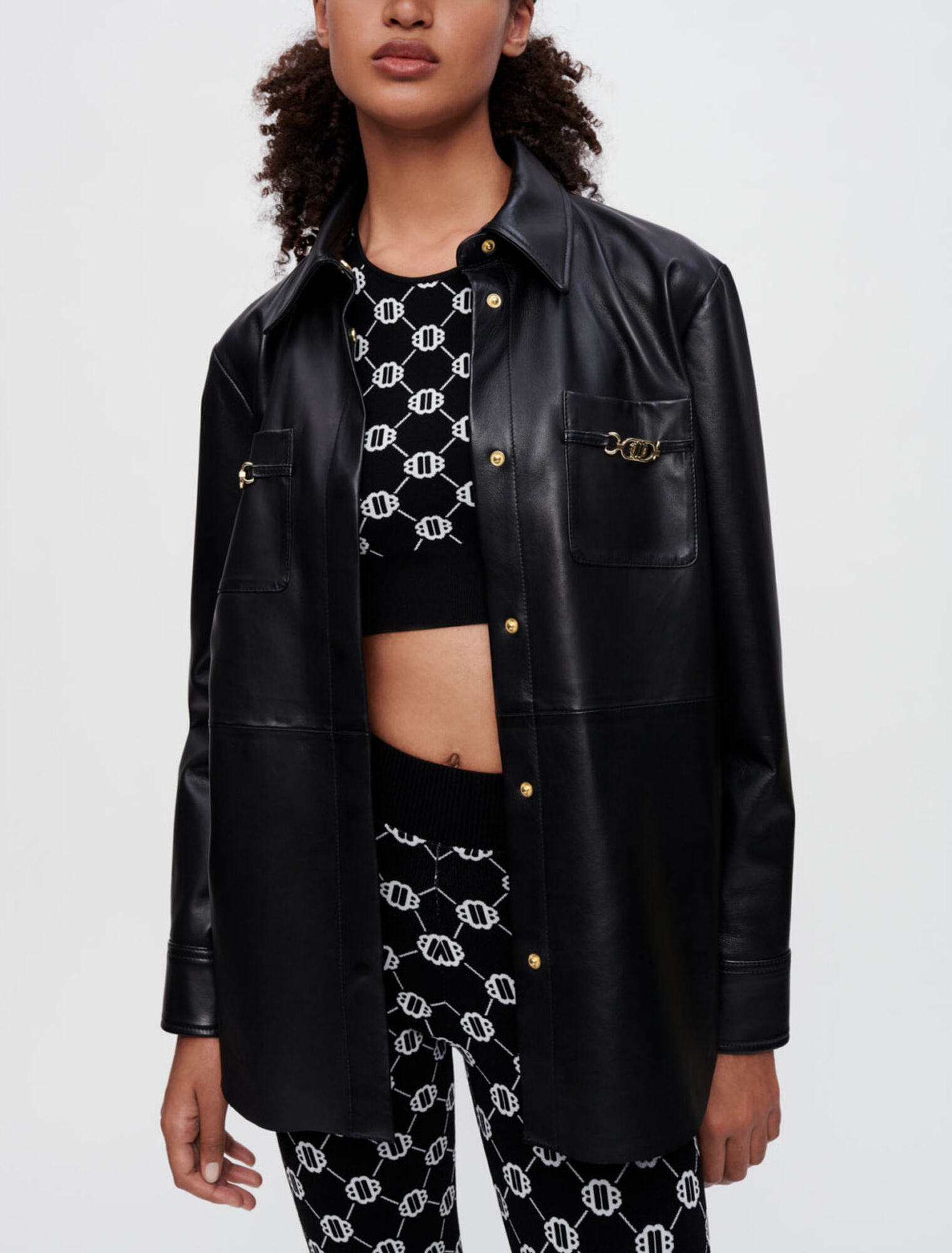 Chemise en cuir noir à mors dorés