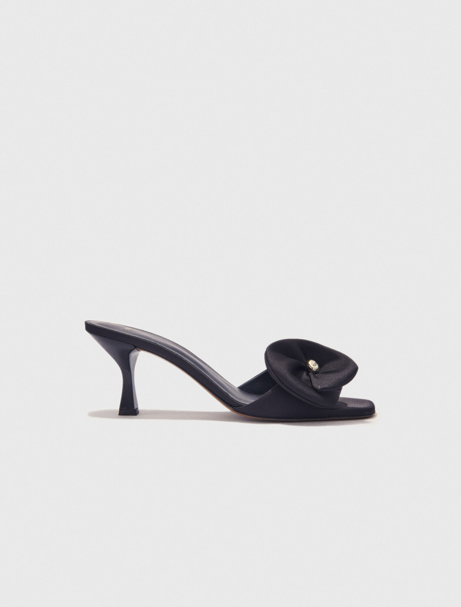 Mule en textile avec fleur satinée