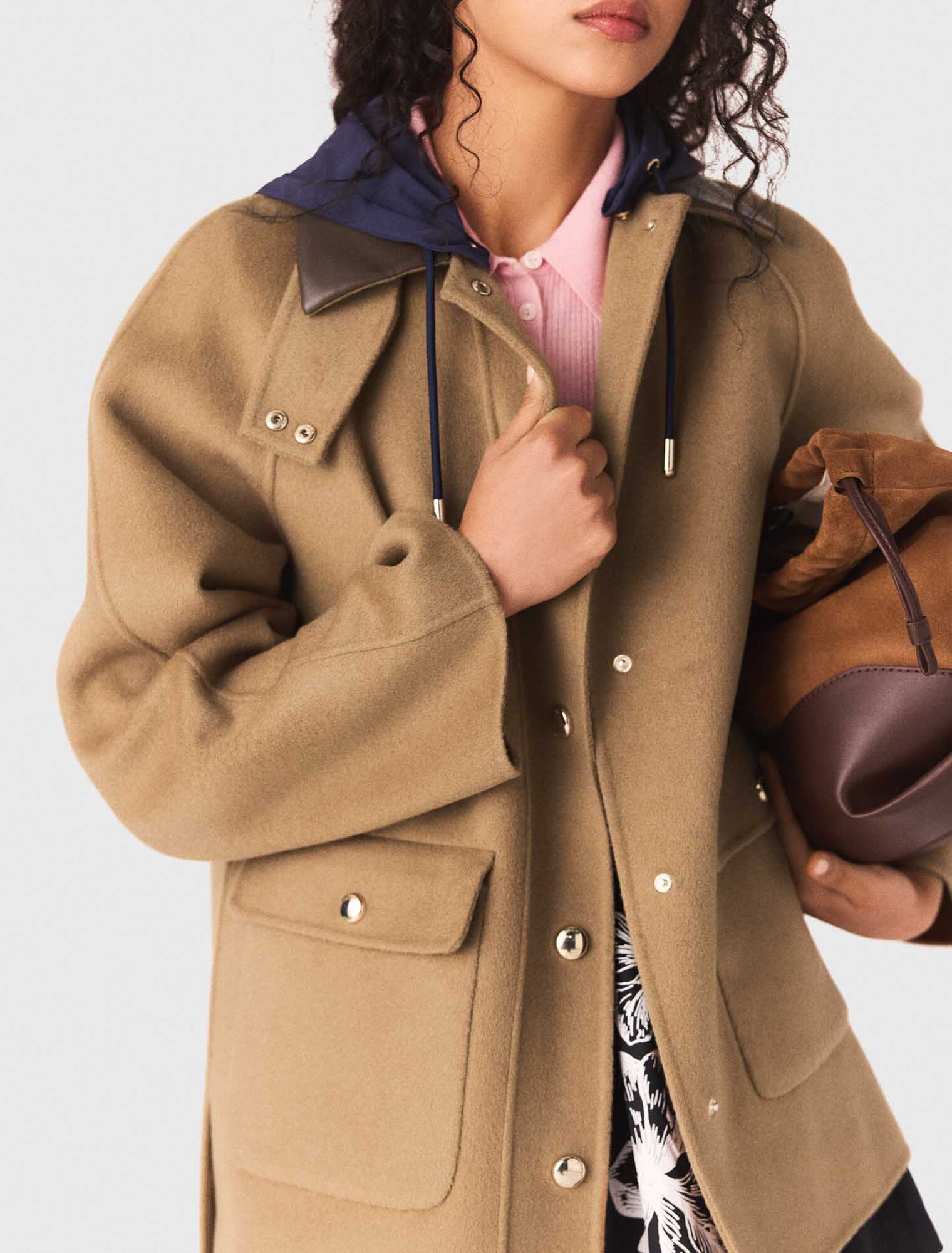 Manteau en laine &agrave; capuche amovible