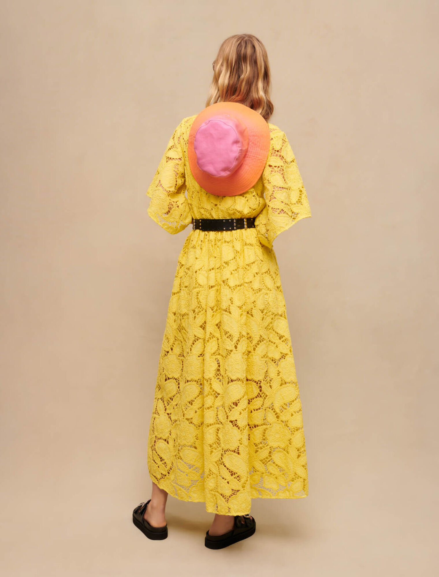 Robe longue en dentelle