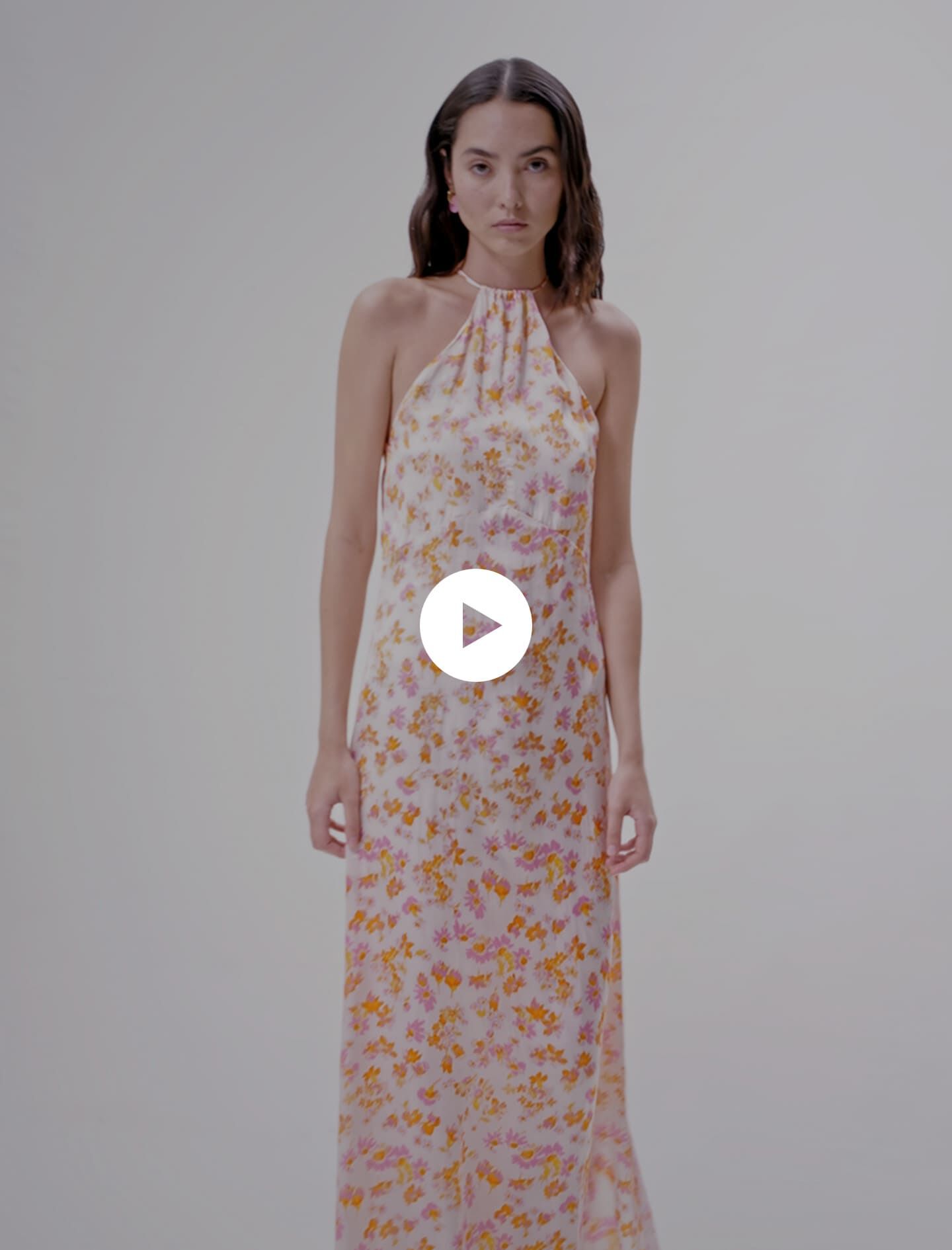 Robe longue fleurie et satinee