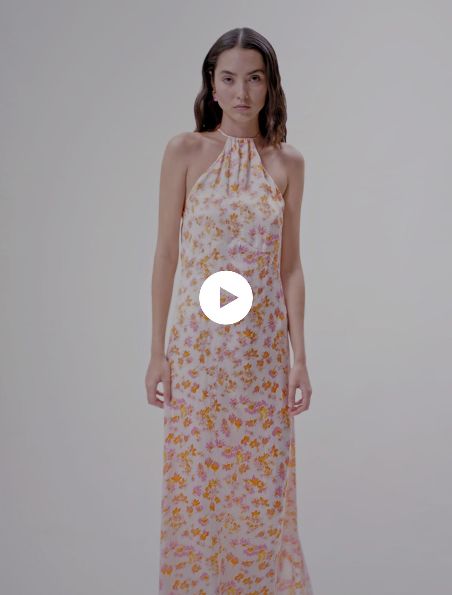Robe longue fleurie et satinée