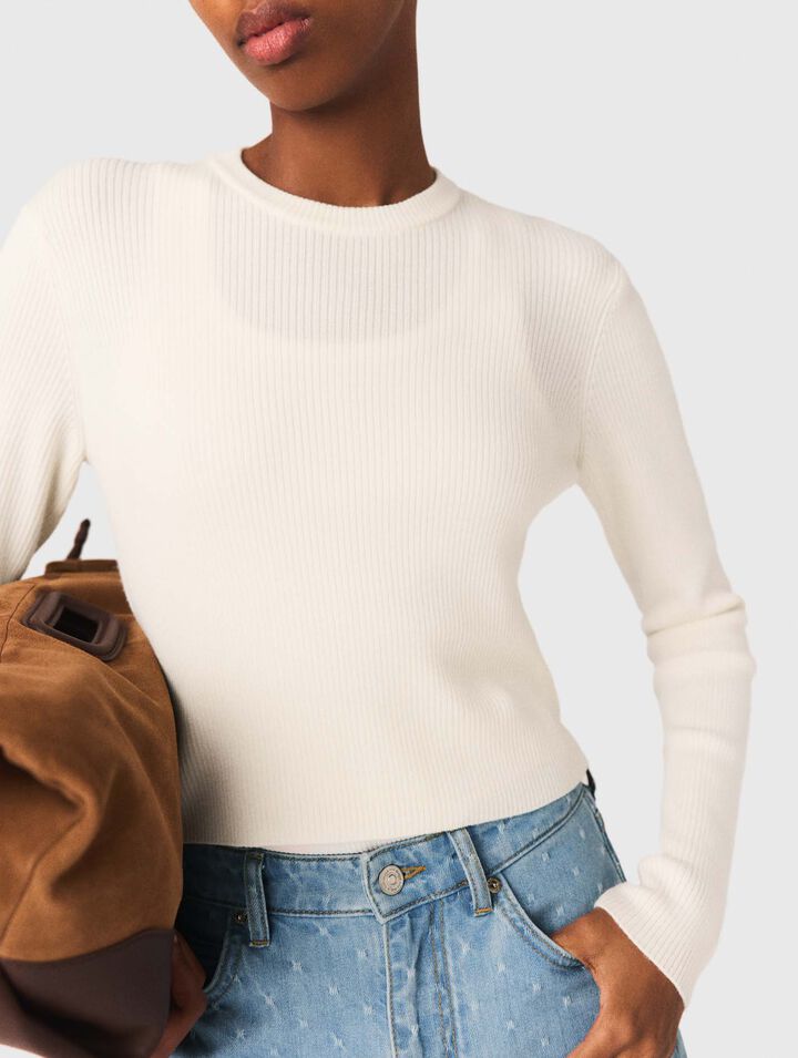 Pull avec boutons bijoux