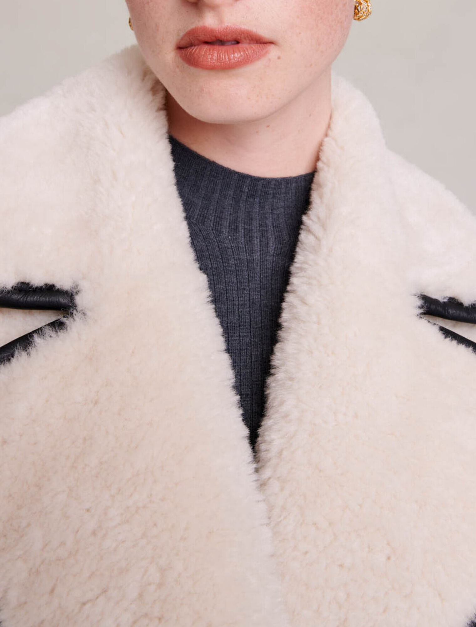 Manteau court en fausse fourrure