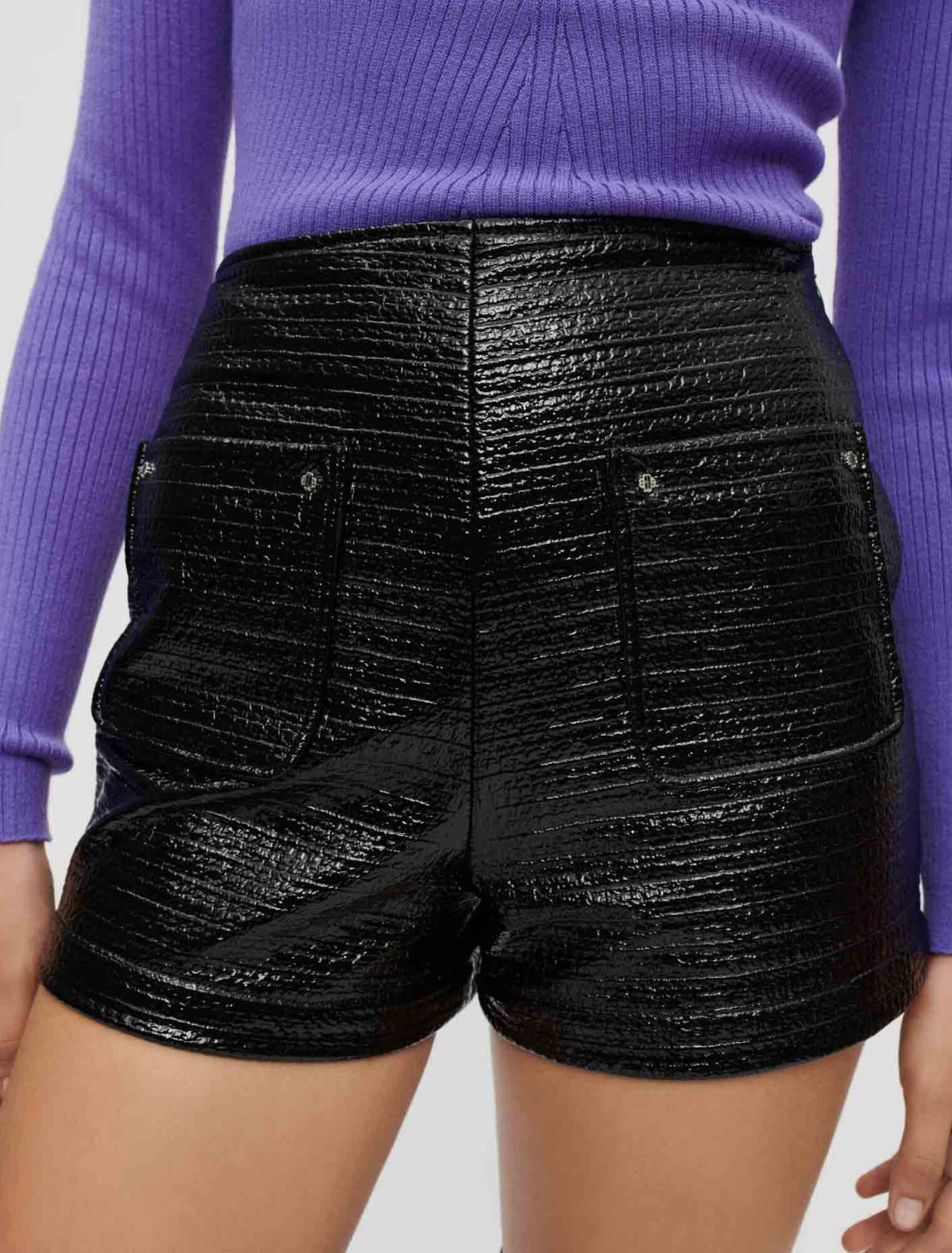 Short en tweed embossé et vinyle noir