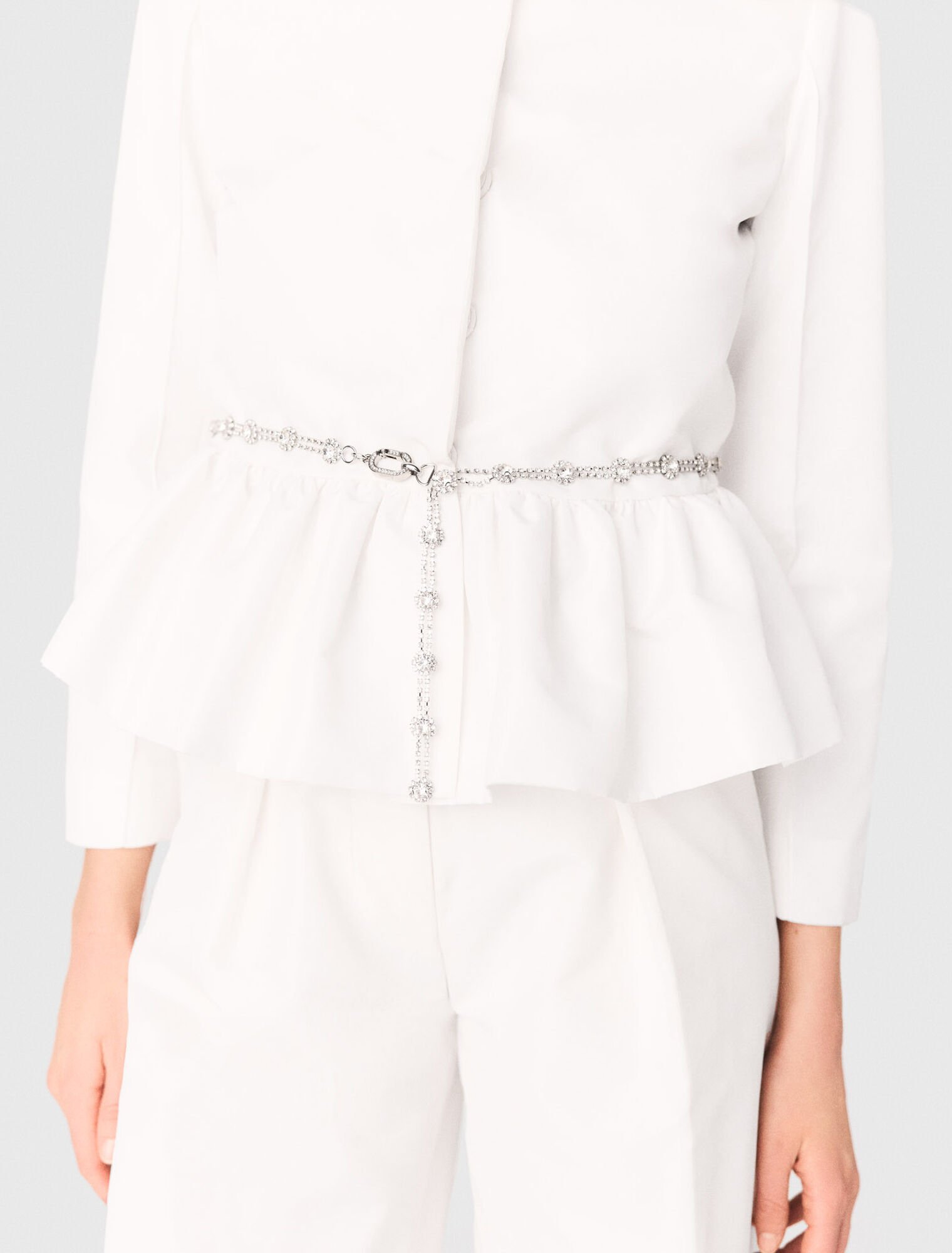 Veste courte et ceinture bijoux