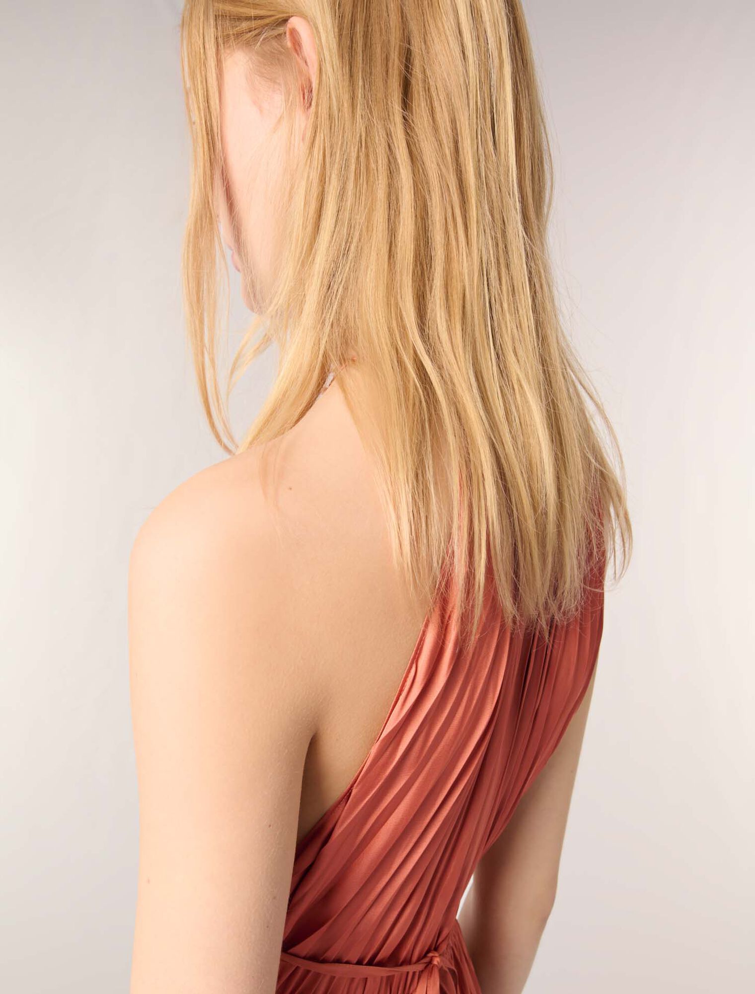 Robe longue plissée