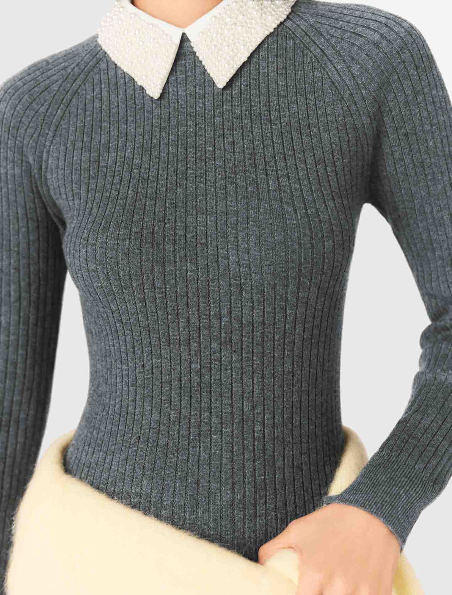 Robe courte en maille à col perlé