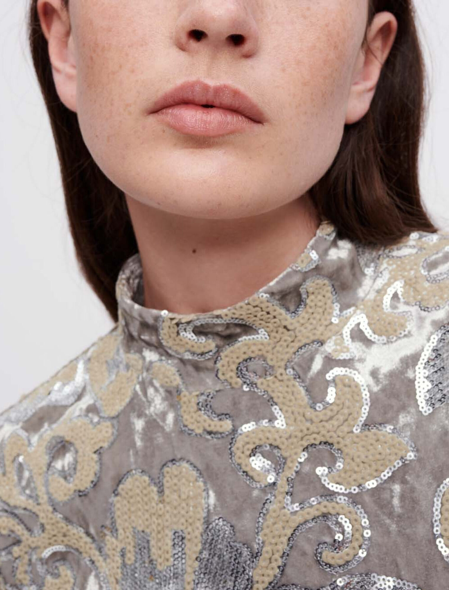 Crop top en velours rebrodé de sequins