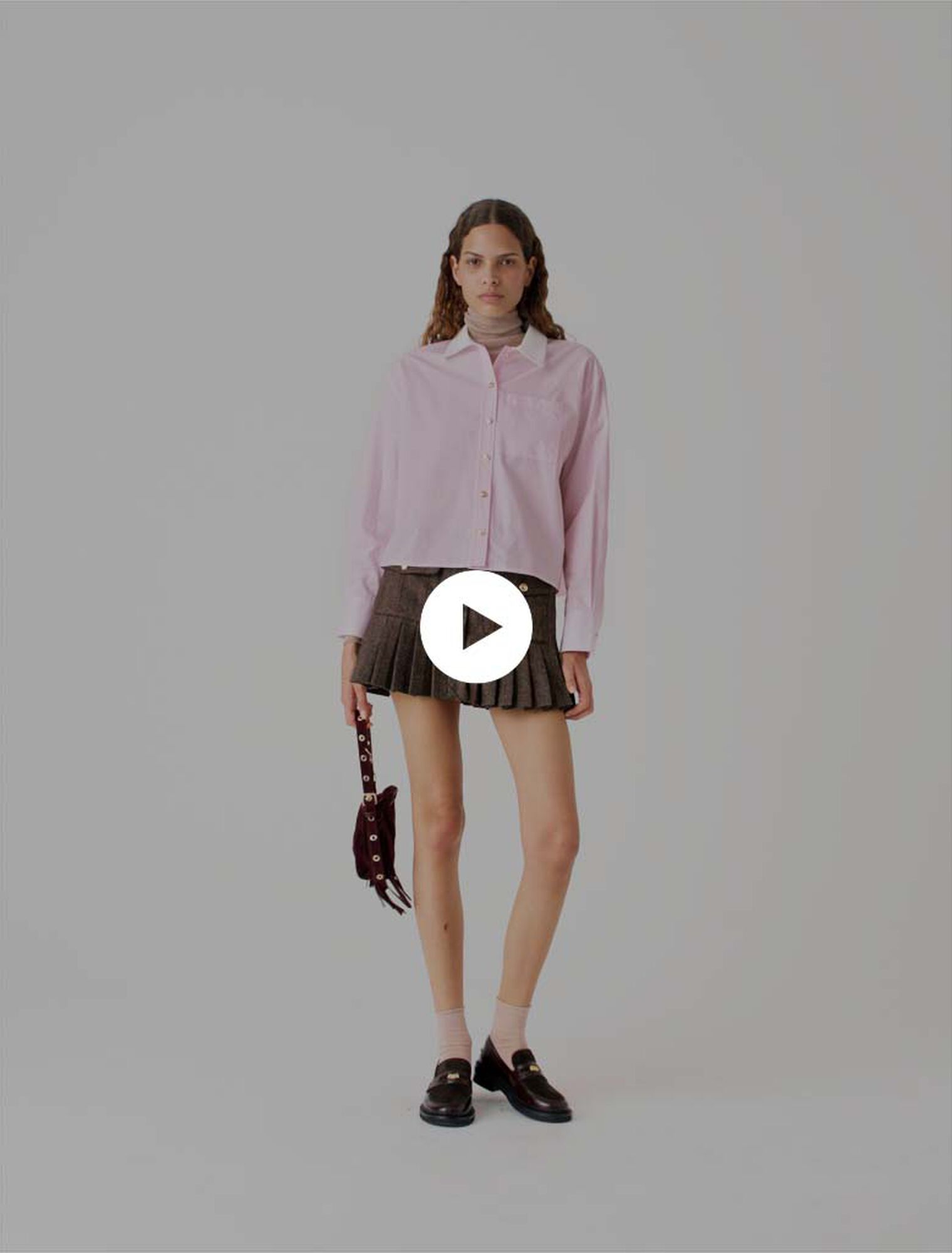 Chemise courte et col contrast&eacute;