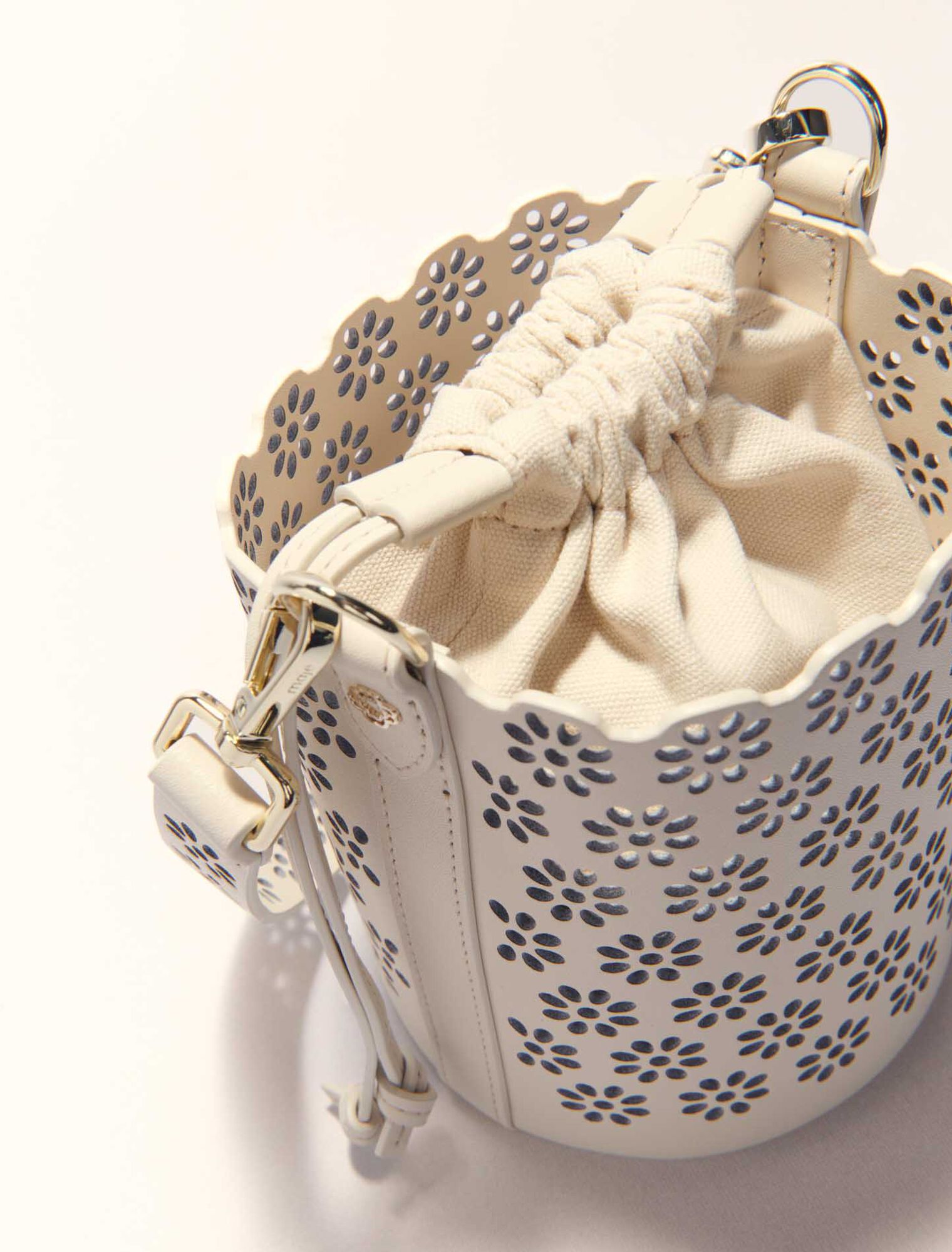 Sac seau en cuir perforé