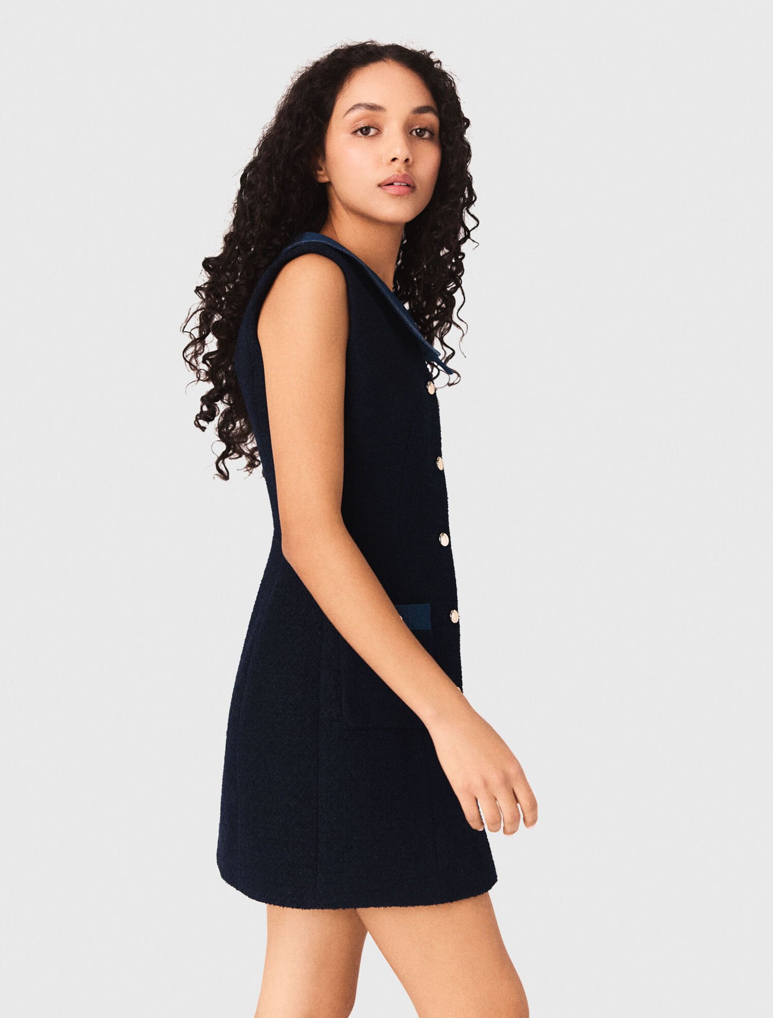 Robe en tweed et d&eacute;tails denim