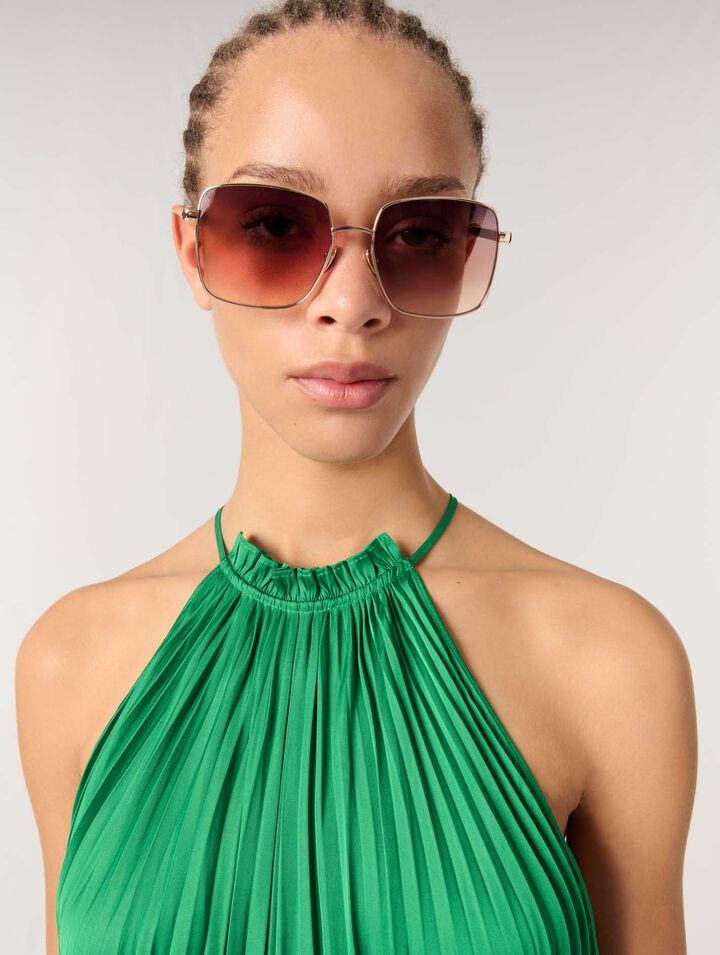 Robe courte plissée dos nu