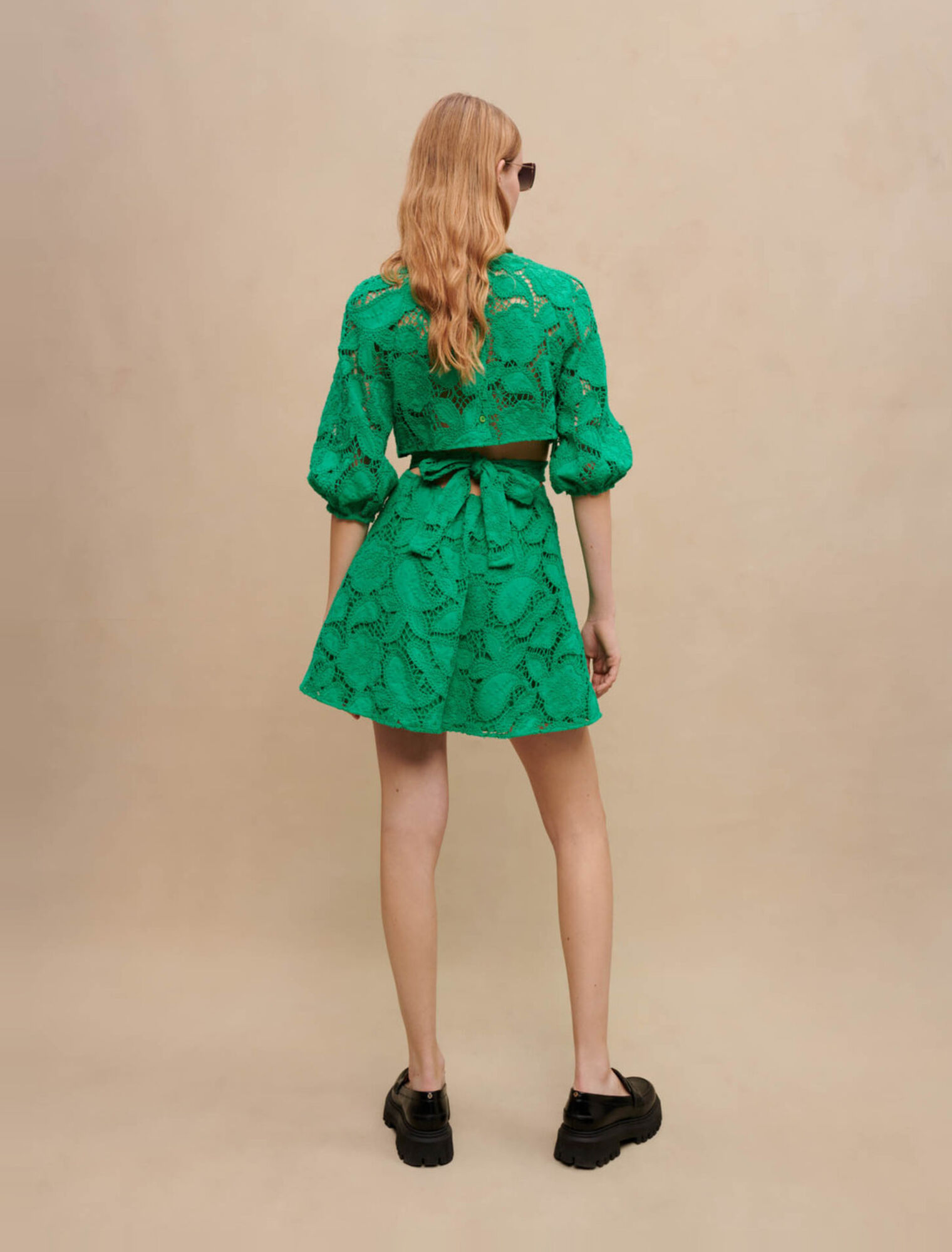 Robe courte en coton brodé