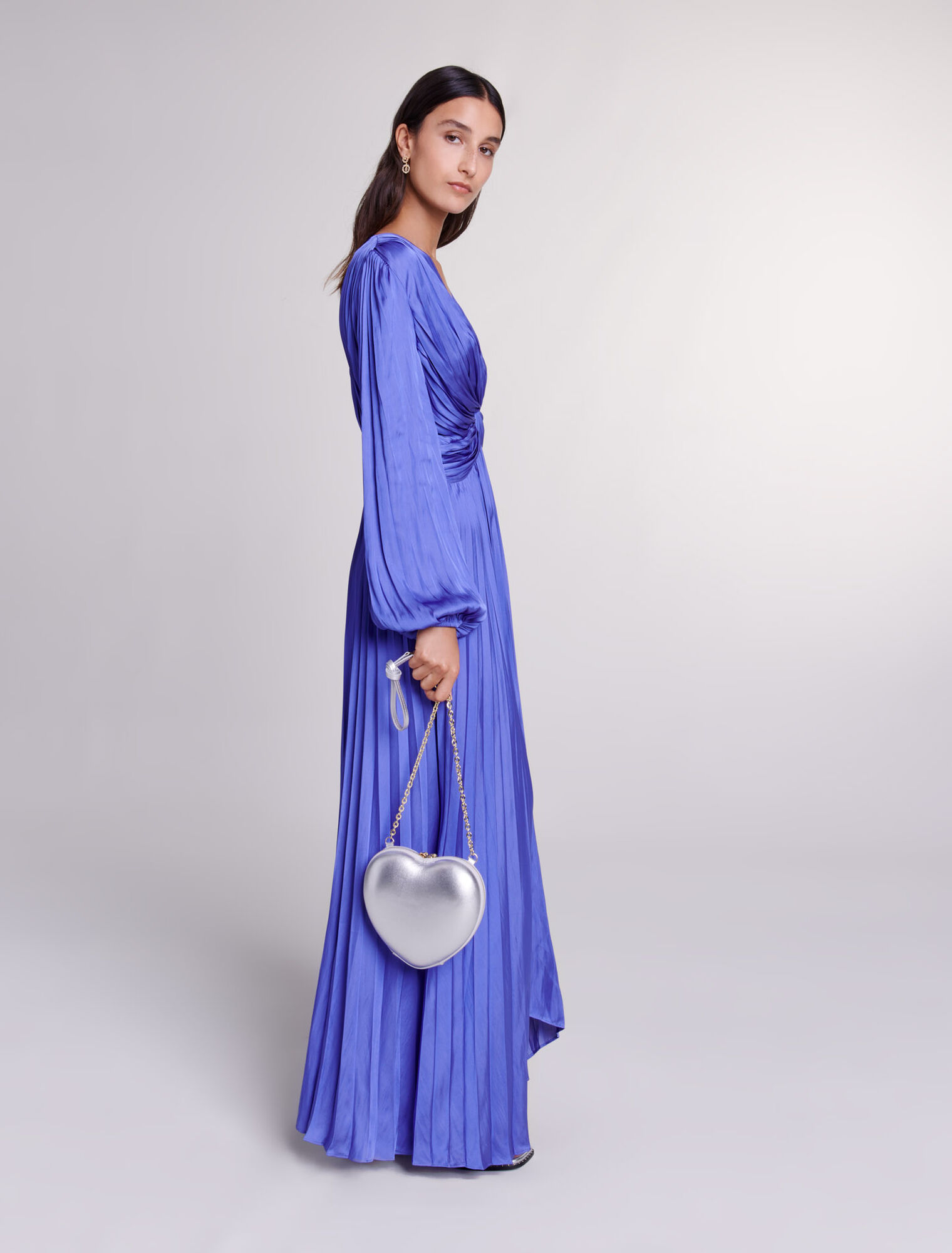 Robe longue satinée drapée