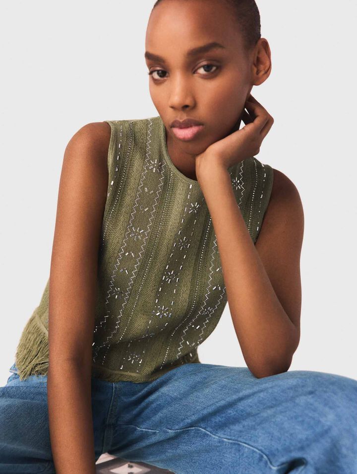 Top avec fleurs strass&eacute;s et franges