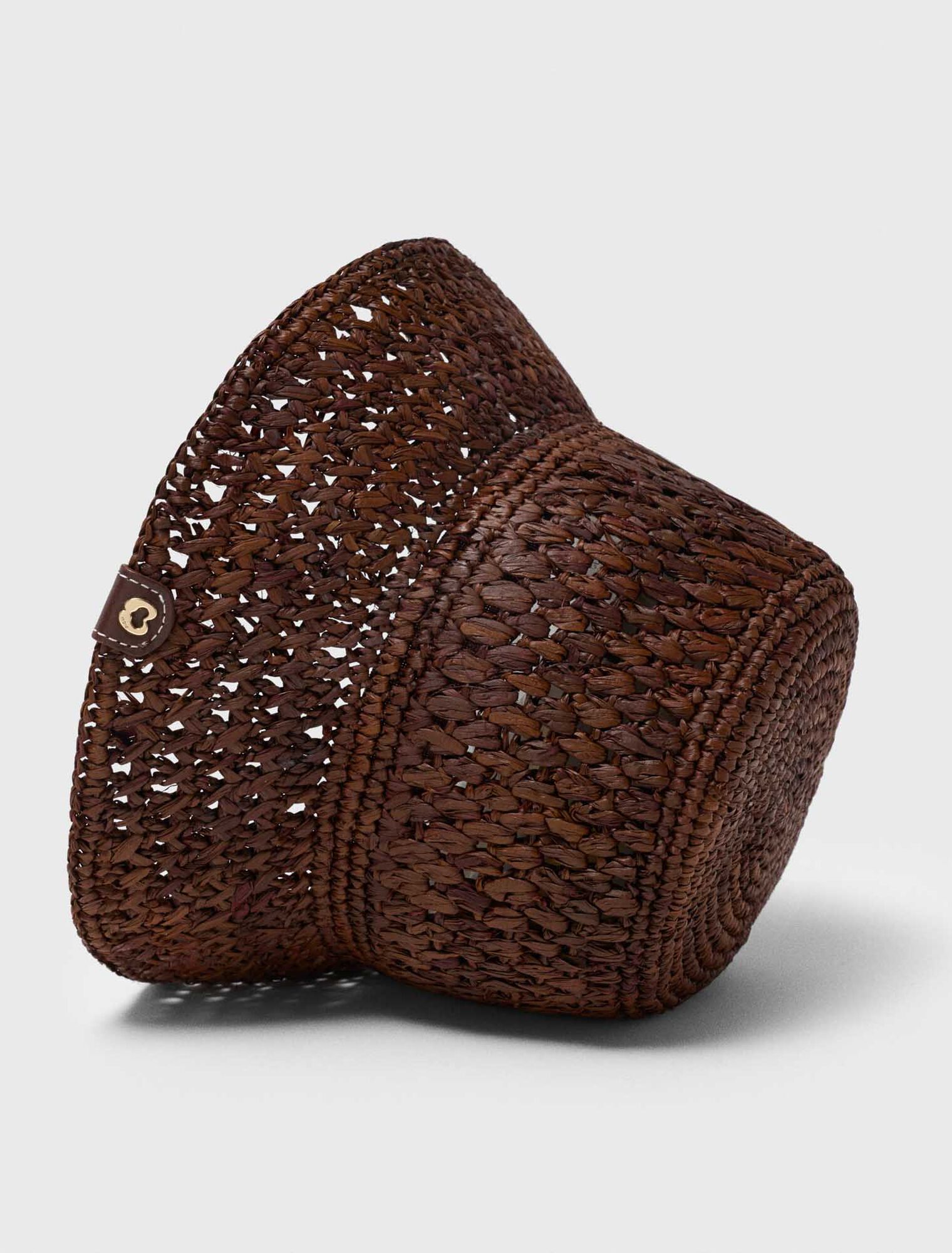 Bob color&eacute; en raphia naturel